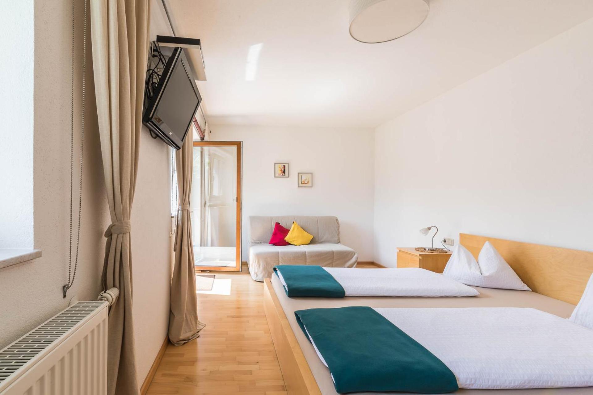 One-Bedroom Apartment with Terrace photo 1