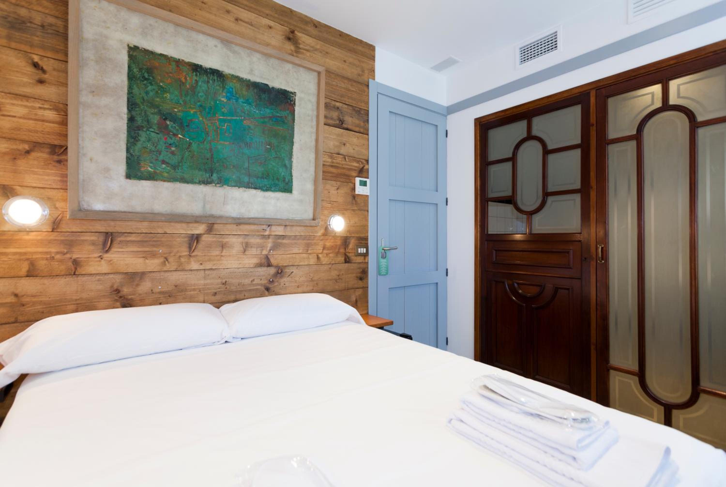 Standard Double Room - Photo 7
