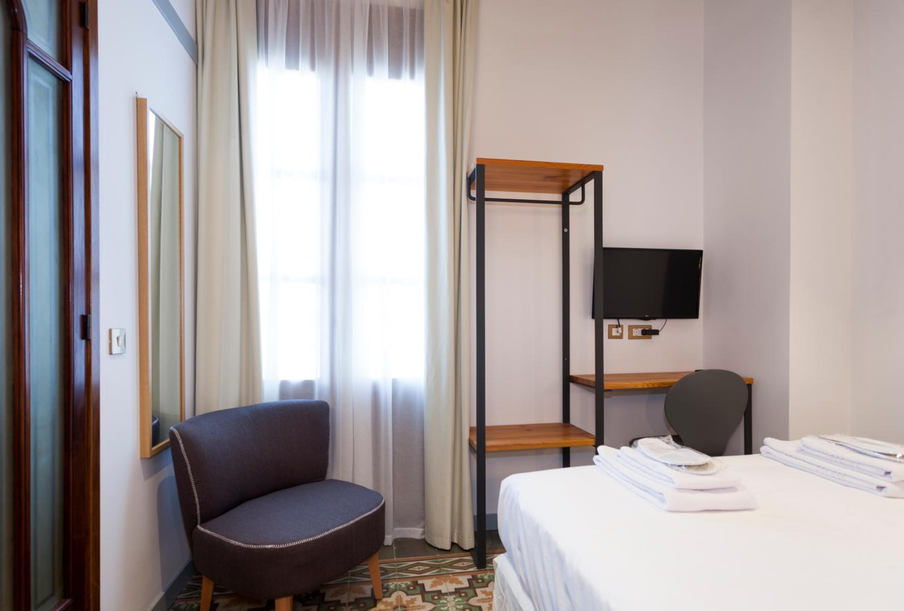 Standard Double Room - Photo 5
