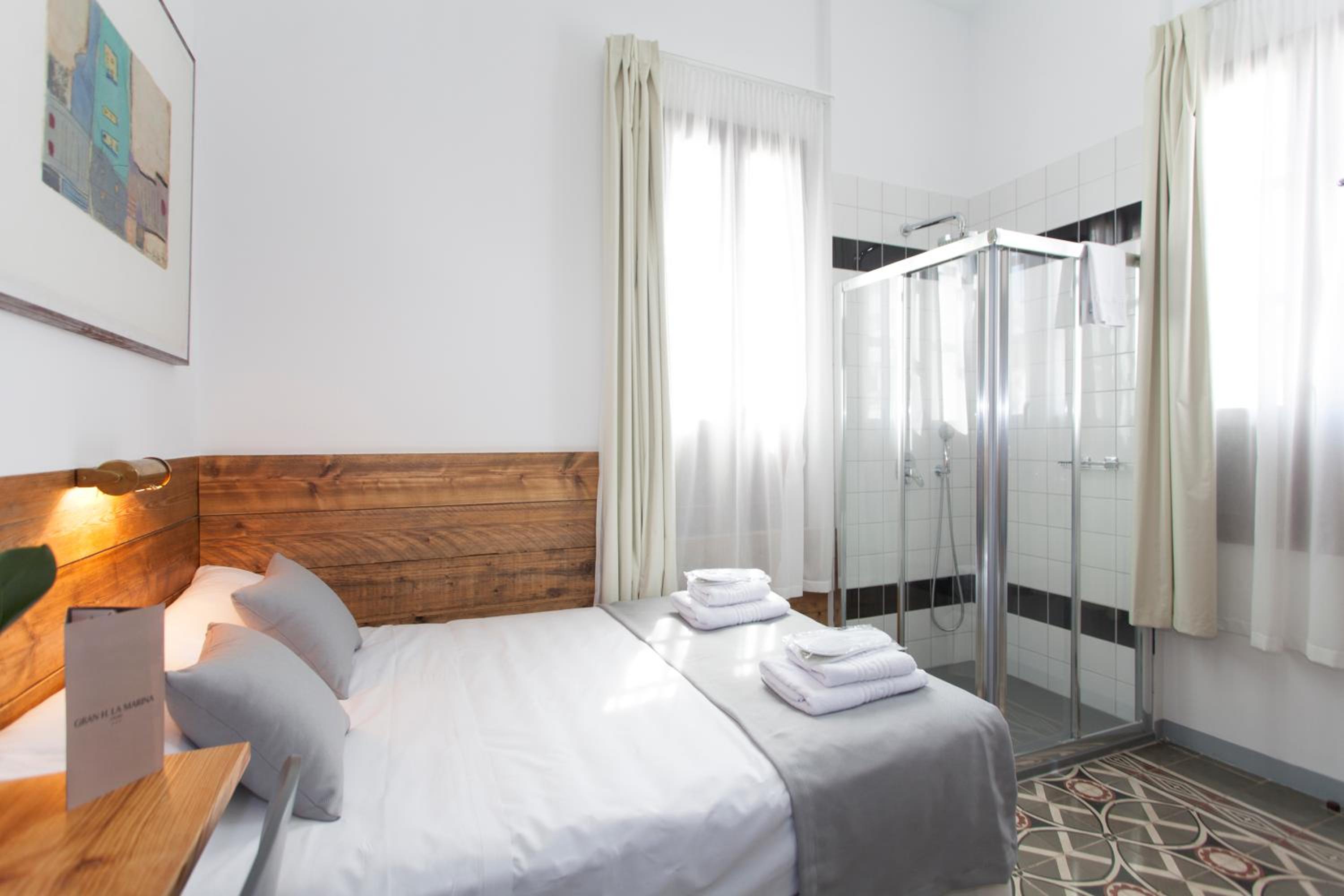 Small Double Room - Photo 6