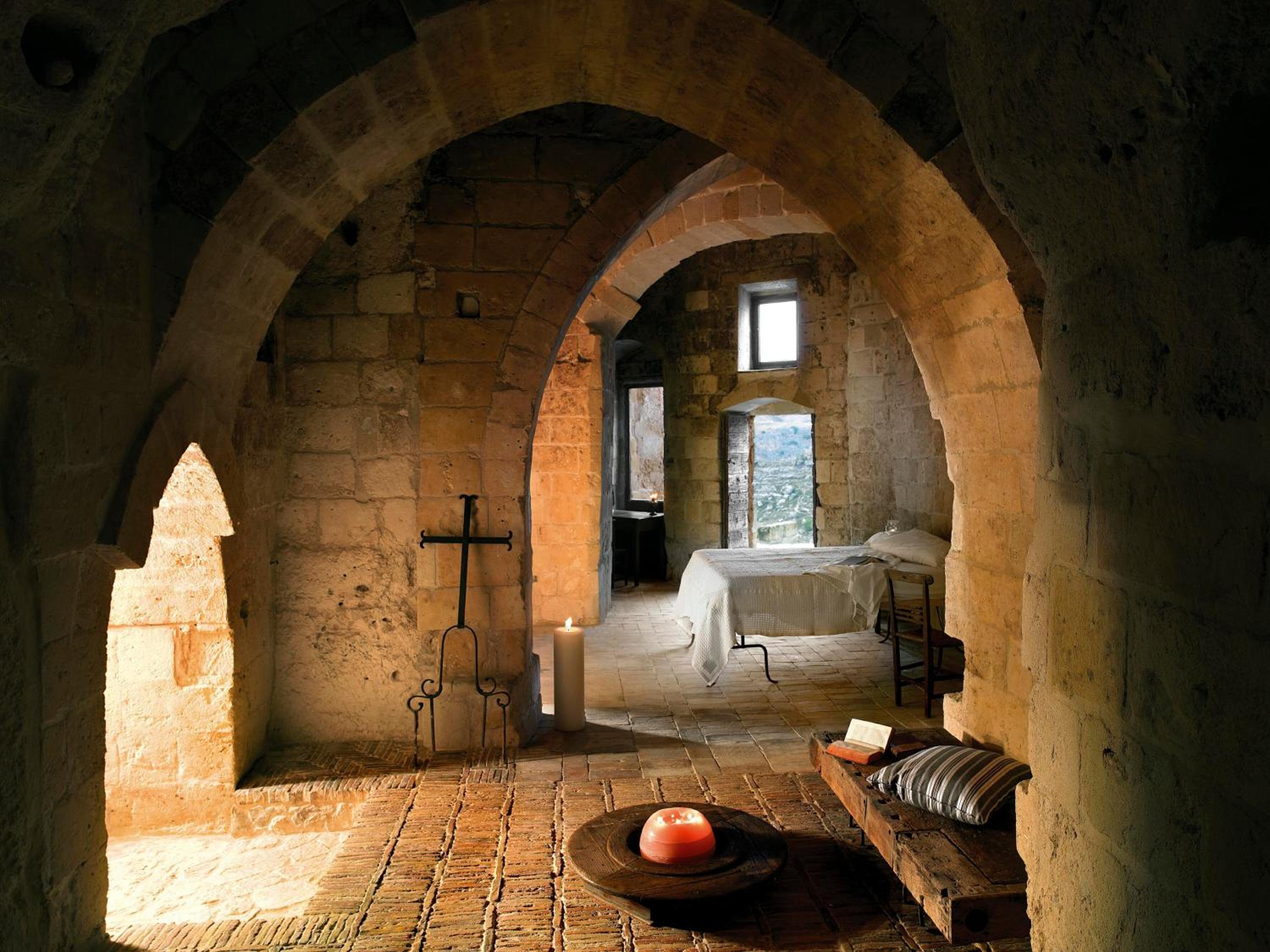 Suite - Cave