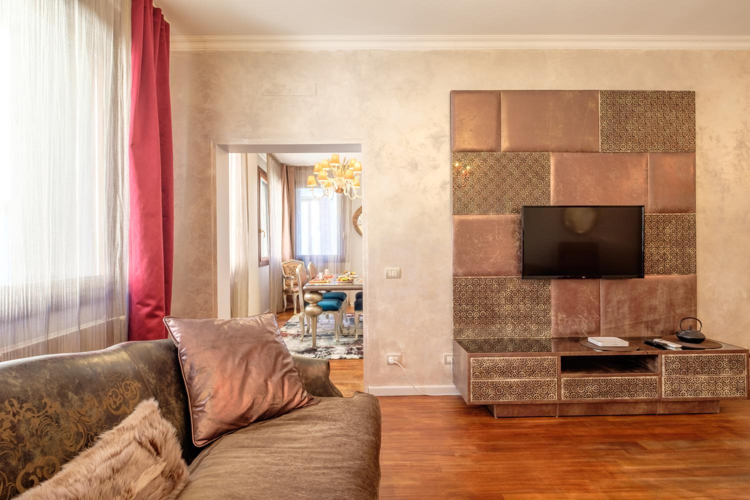 Deluxe Apartment photo 2