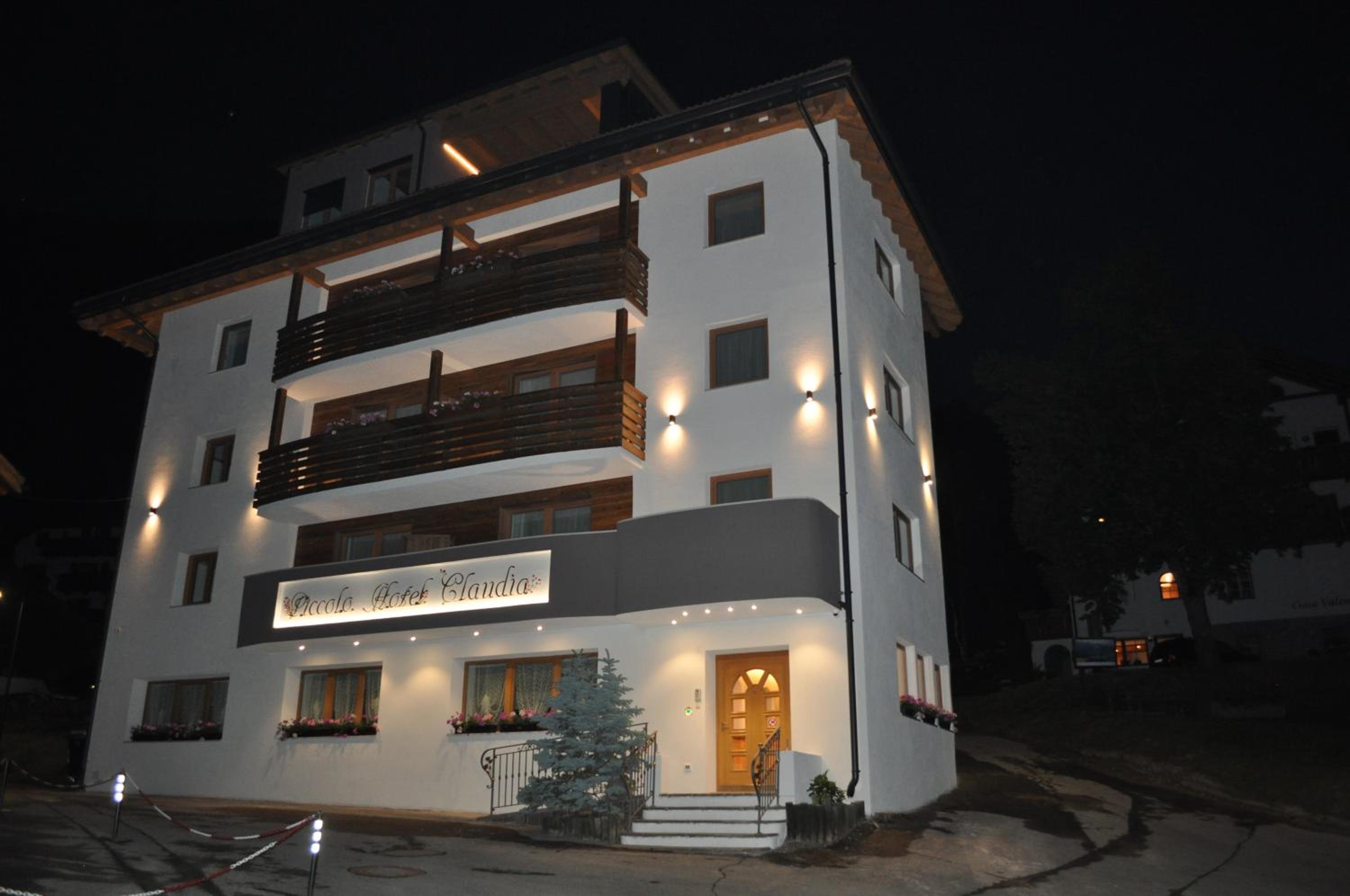 Deluxe Double or Twin Room with Balcony - Photo 16
