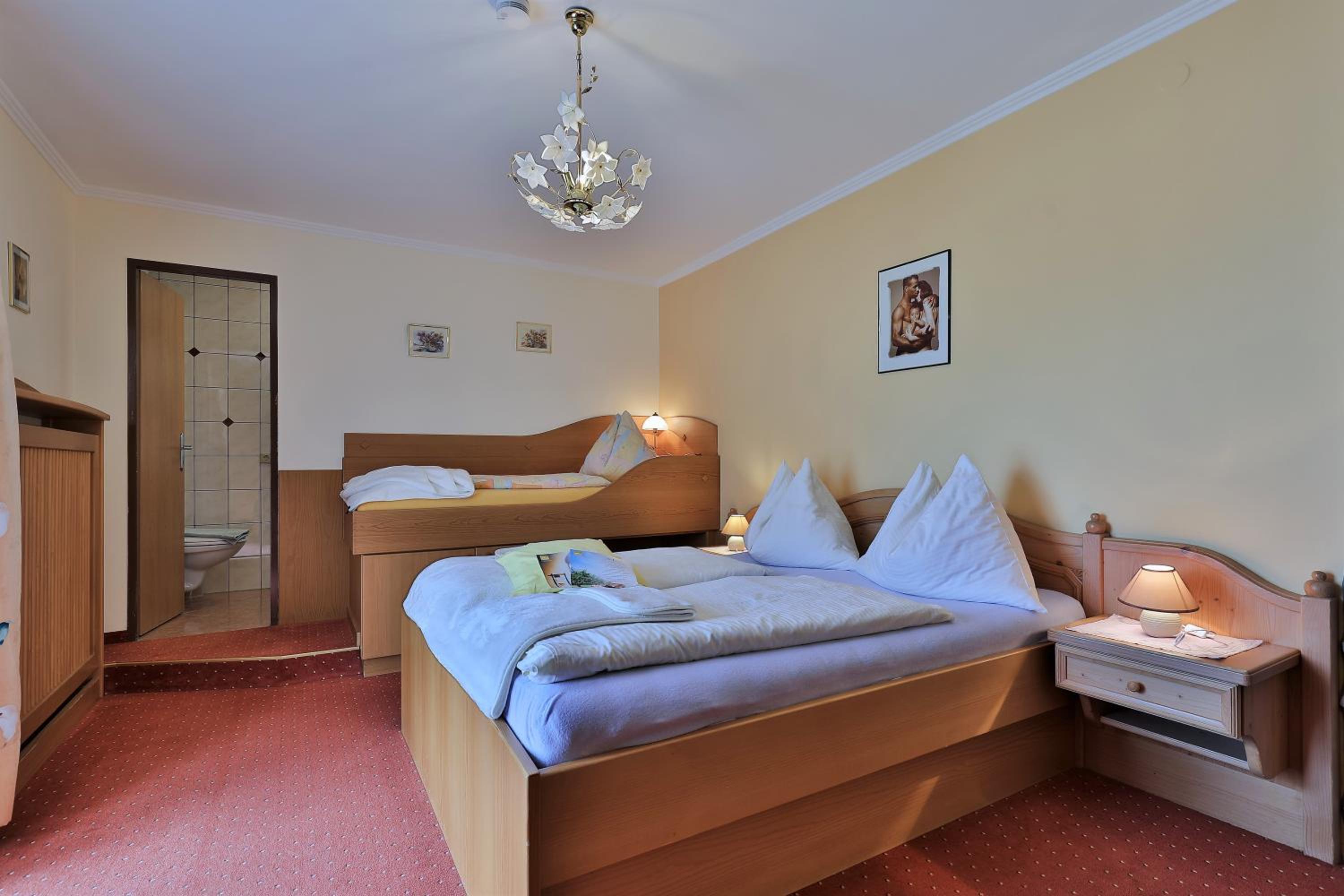 Standard Twin Room with Garden View