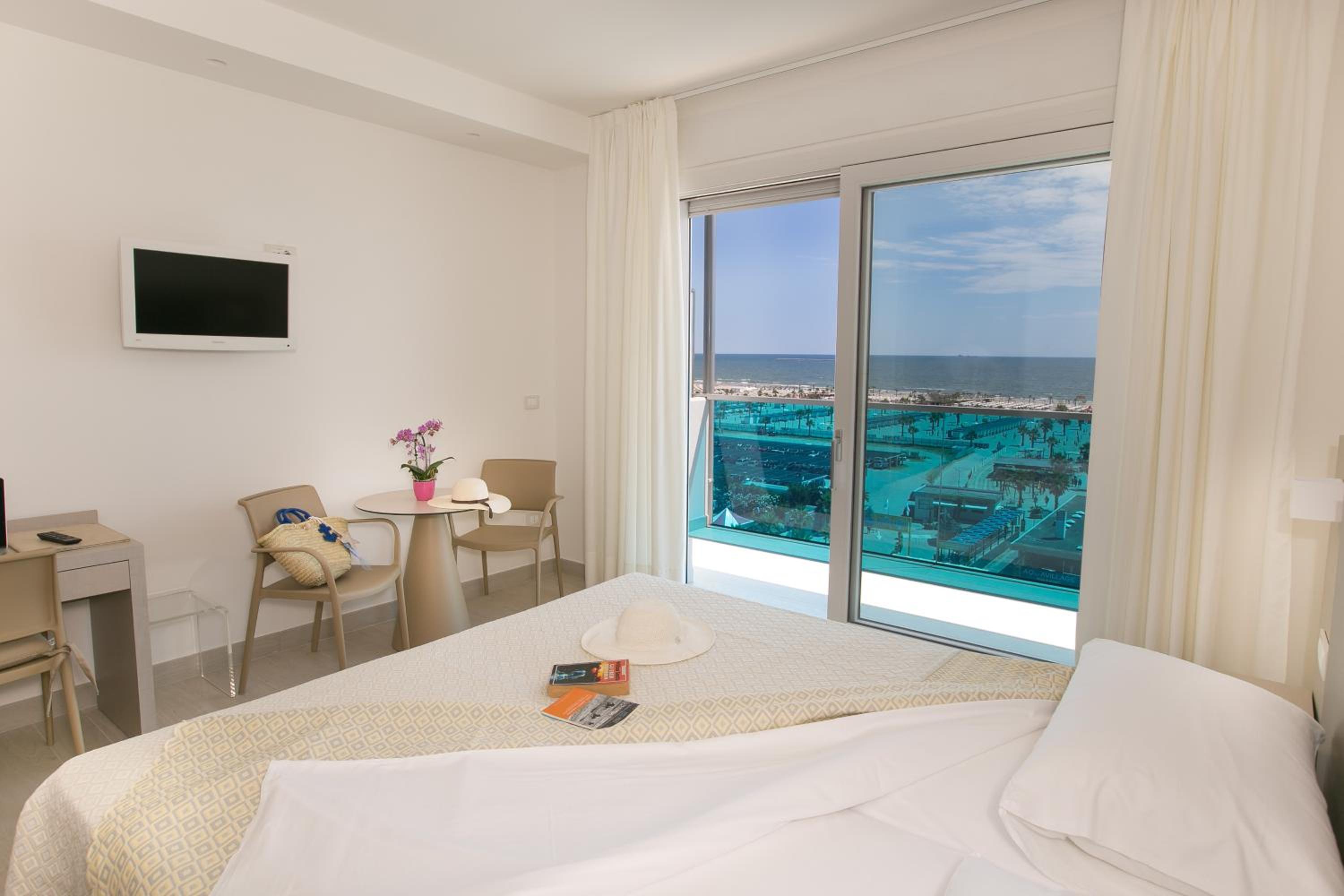 Superior Double Room with Sea View - Photo 1