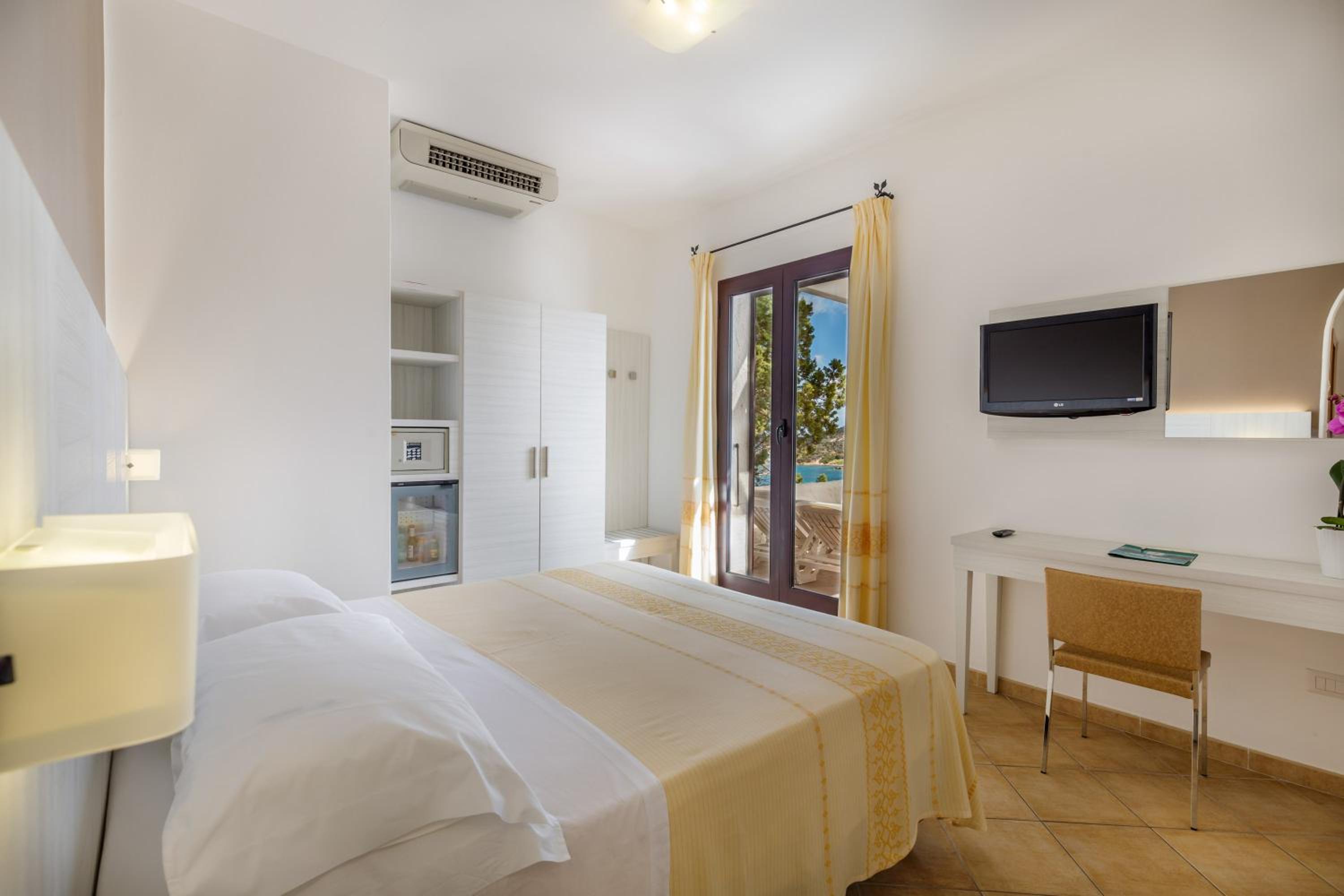 Superior Double or Twin Room with Sea View photo 2