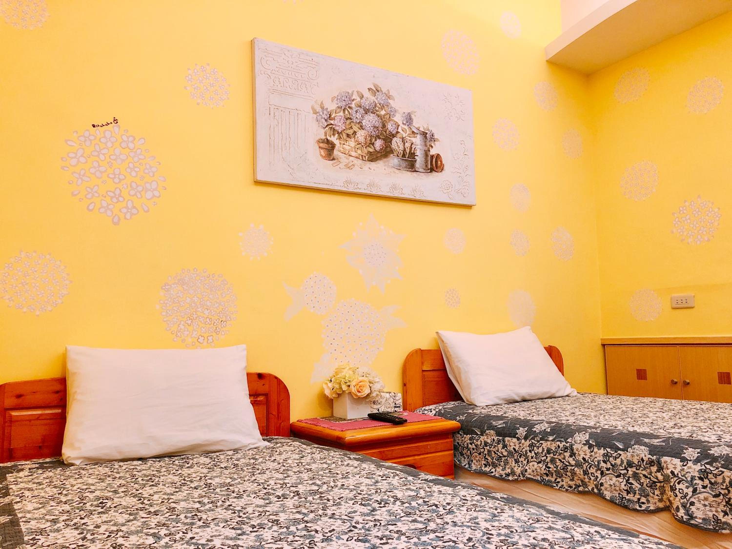 Twin Room with Private Bathroom photo 3