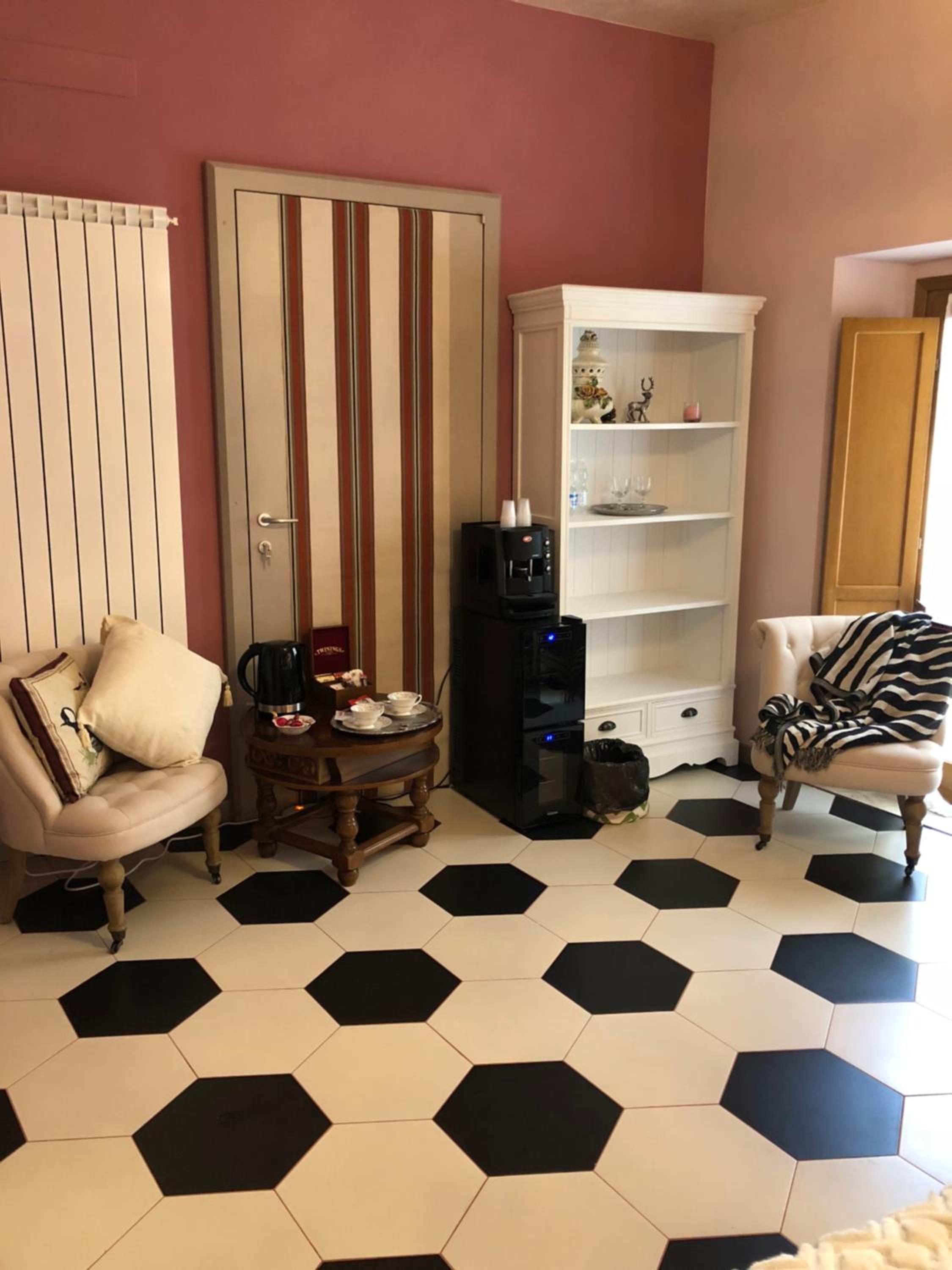 Double Room - Photo 8