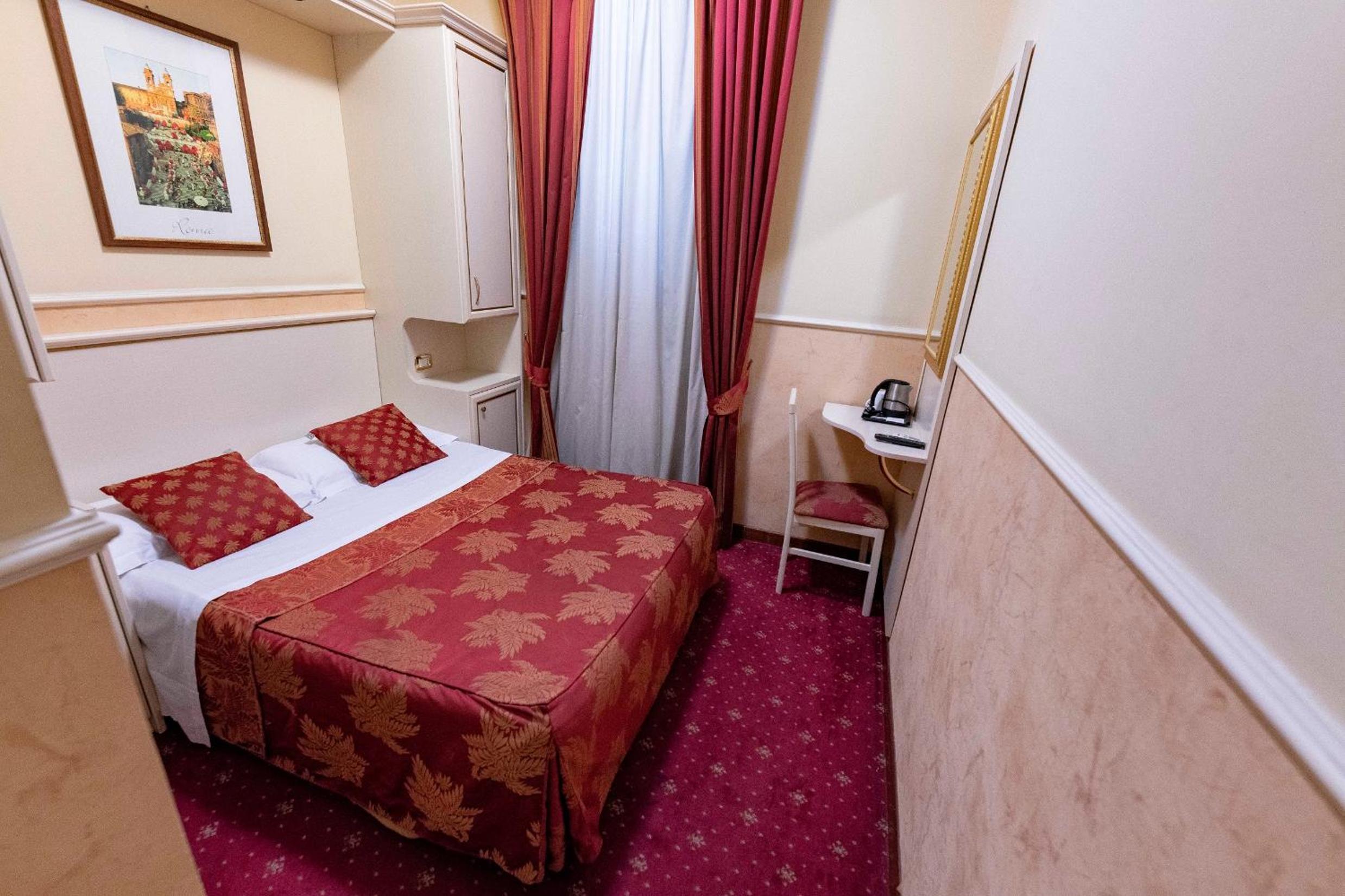 Single Room photo 2