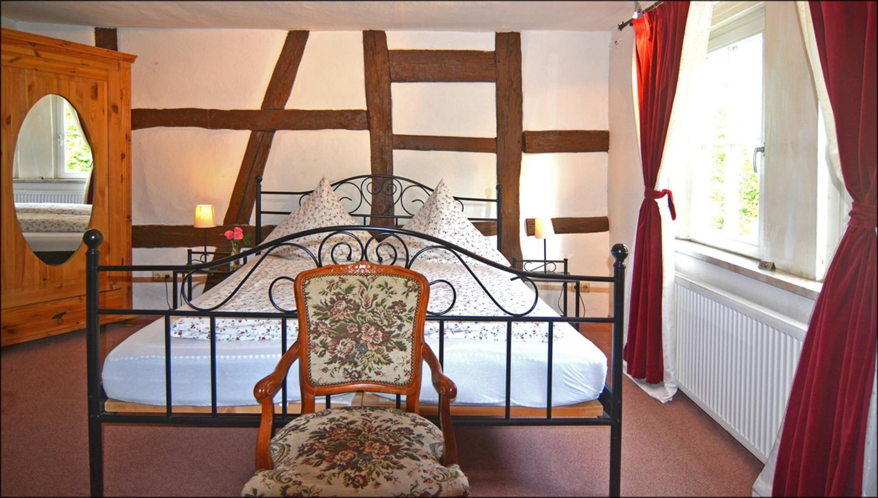 Large Double Room - Photo 6