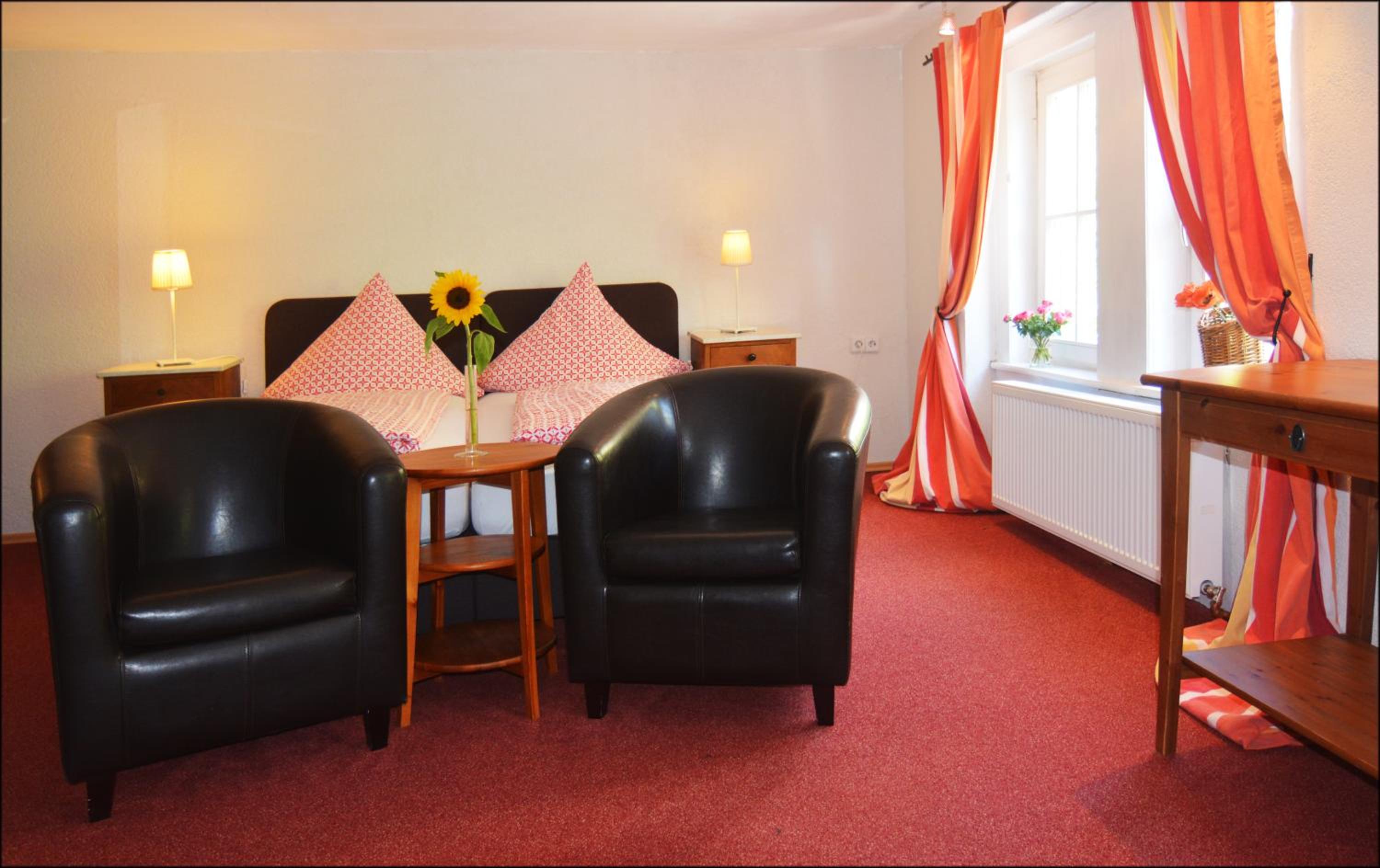 Large Double Room - Photo 7