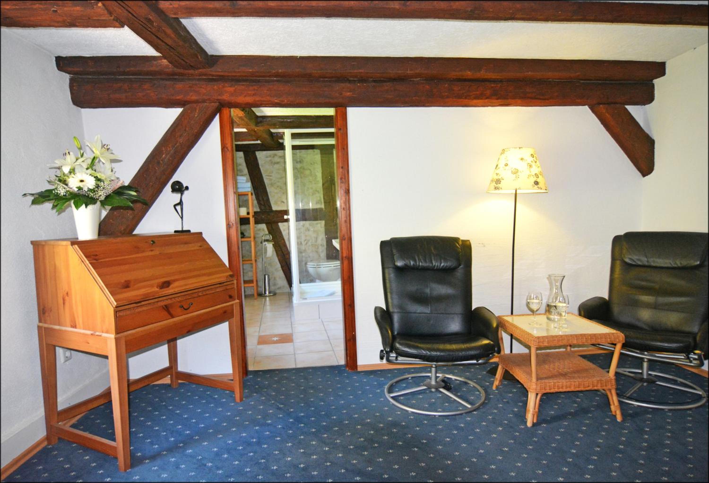 Large Double Room - Photo 2