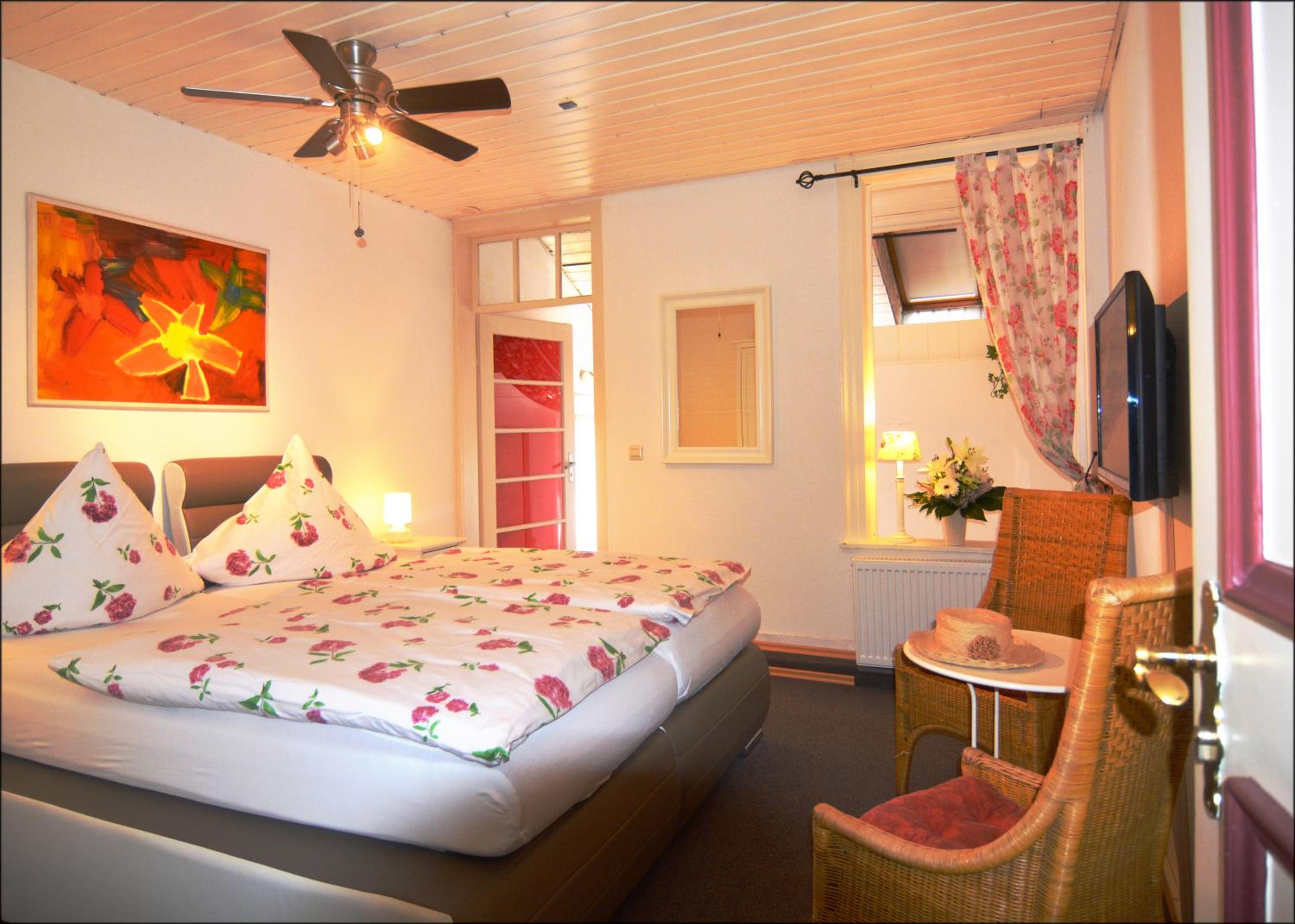 Standard Double Room - Photo 3