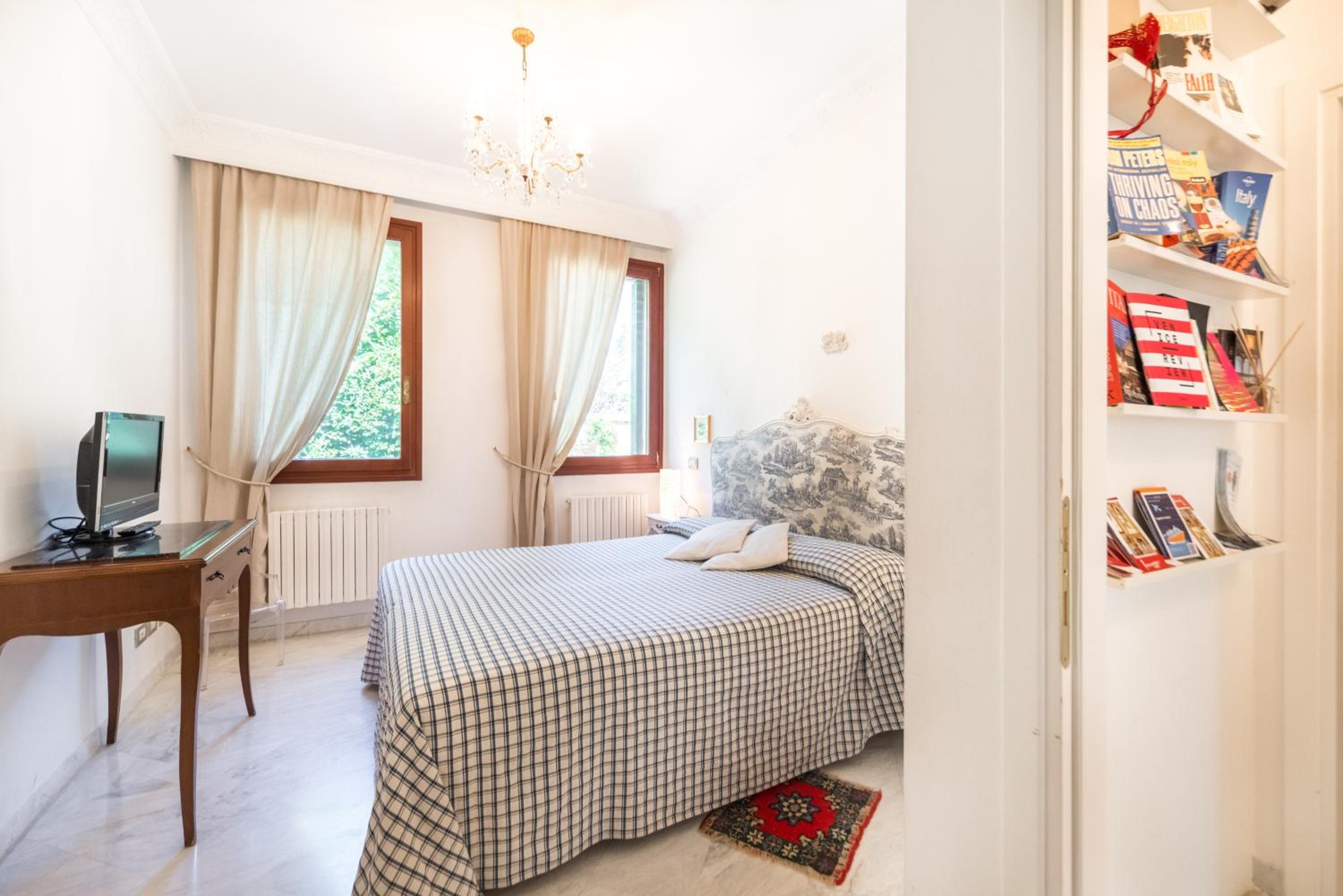 Standard Double or Twin Room photo 1