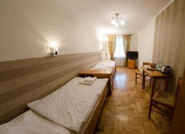 Twin Room - Photo 1