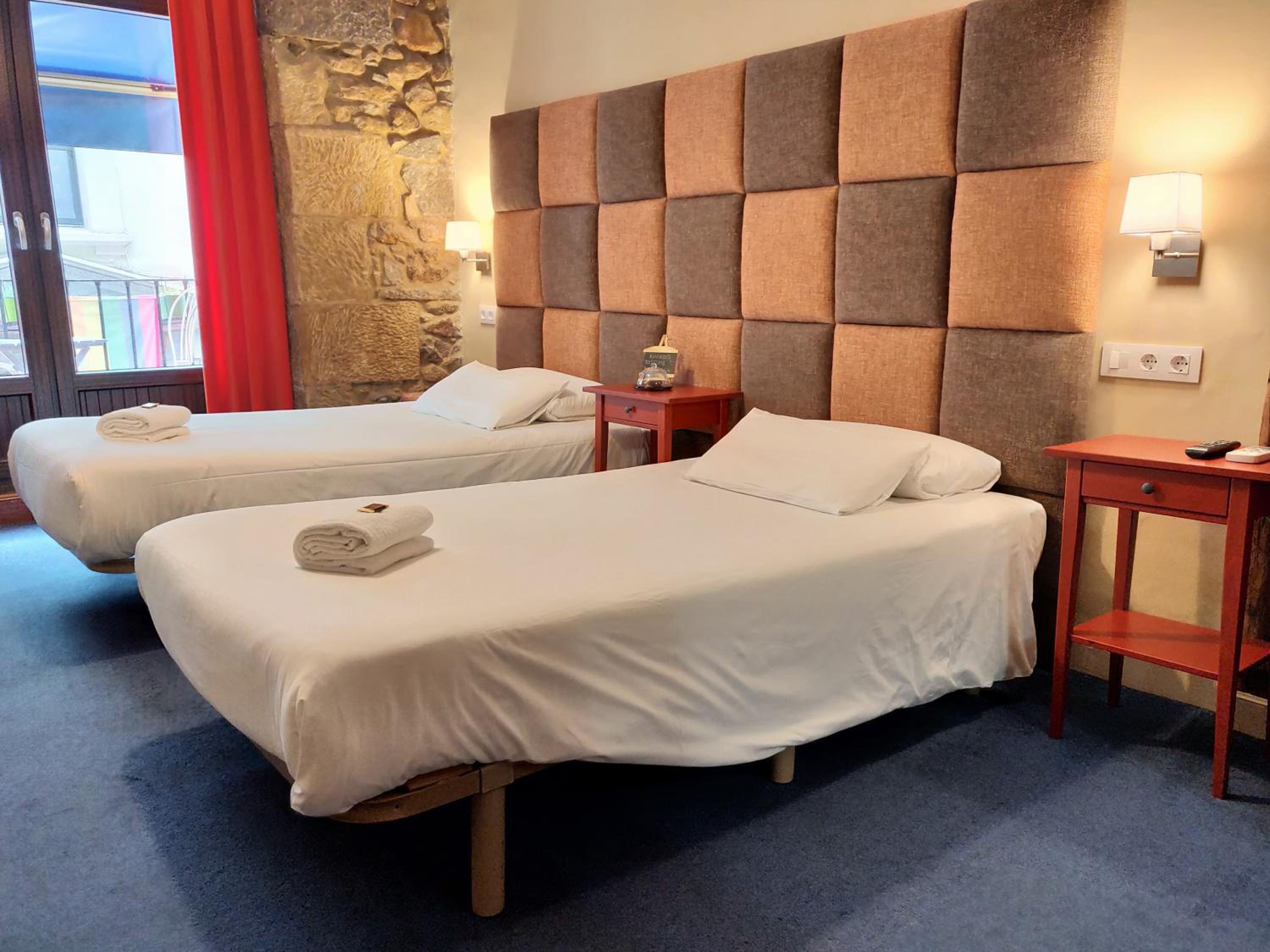 Twin Room - Photo 1