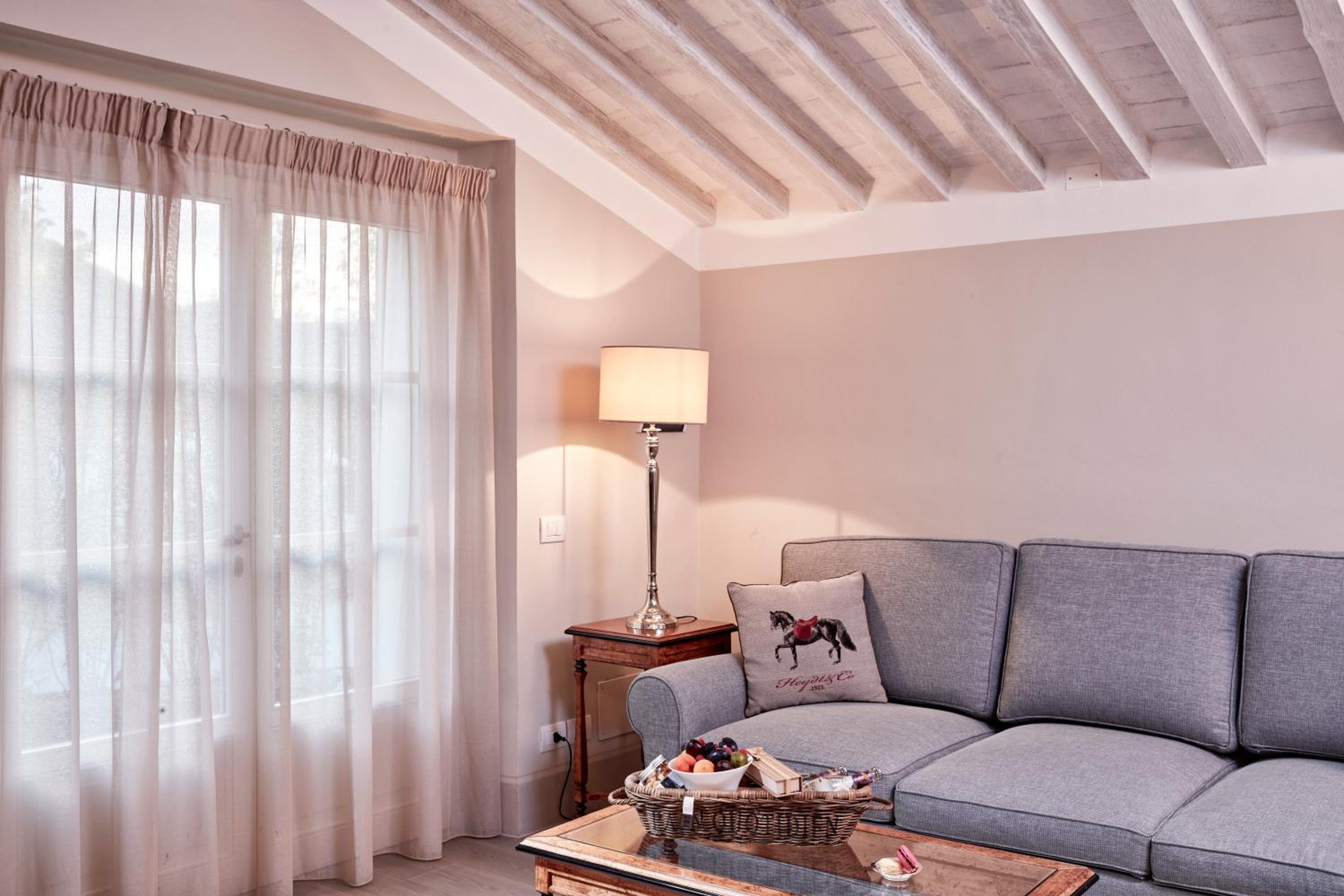 Courtyard Suite - Photo 8