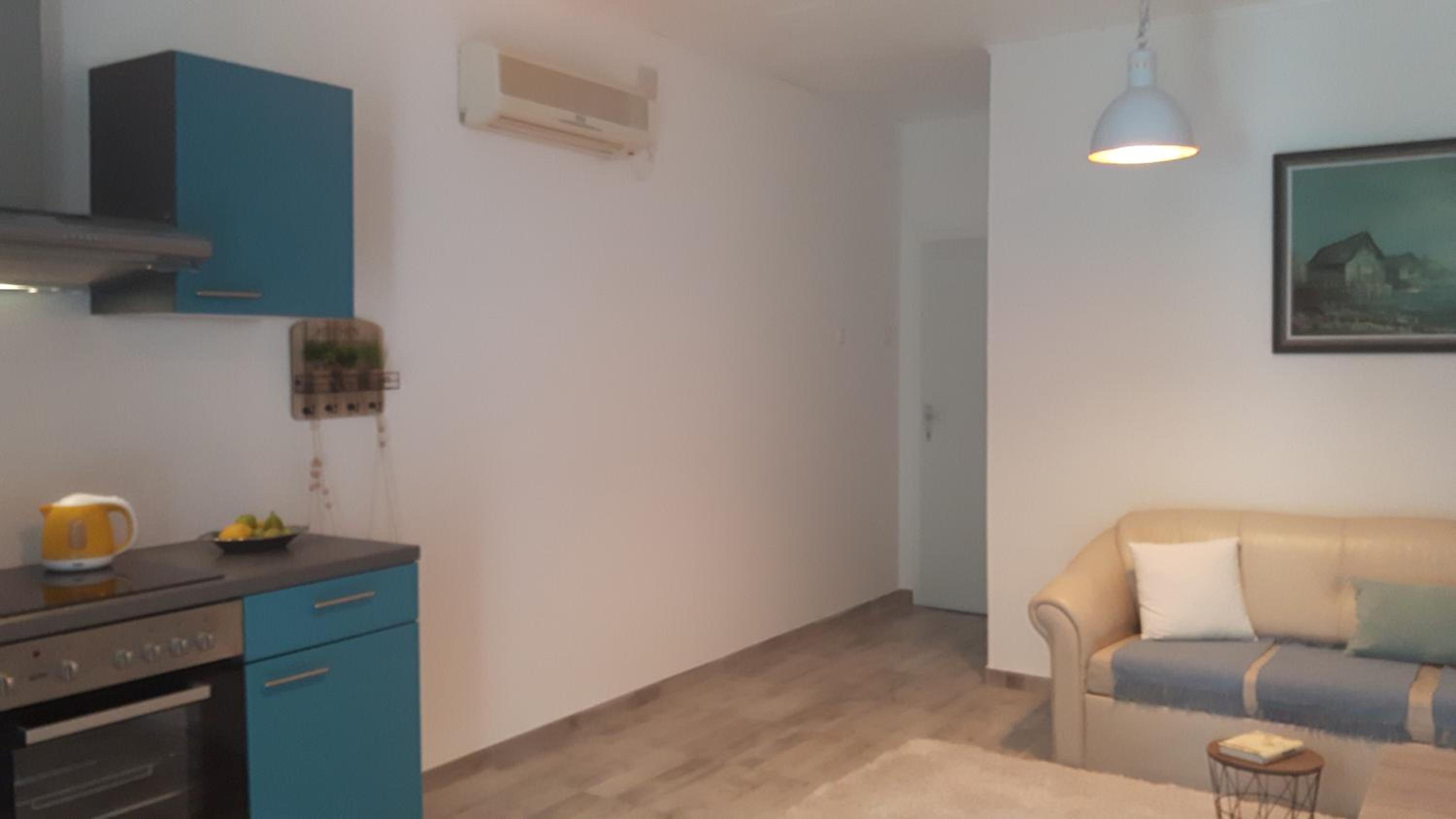 One-Bedroom Apartment - Photo 7