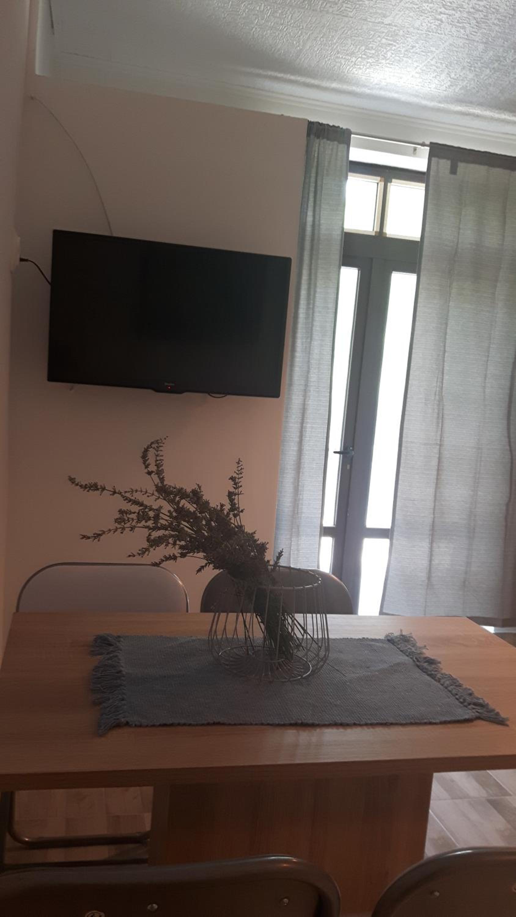 One-Bedroom Apartment - Photo 5