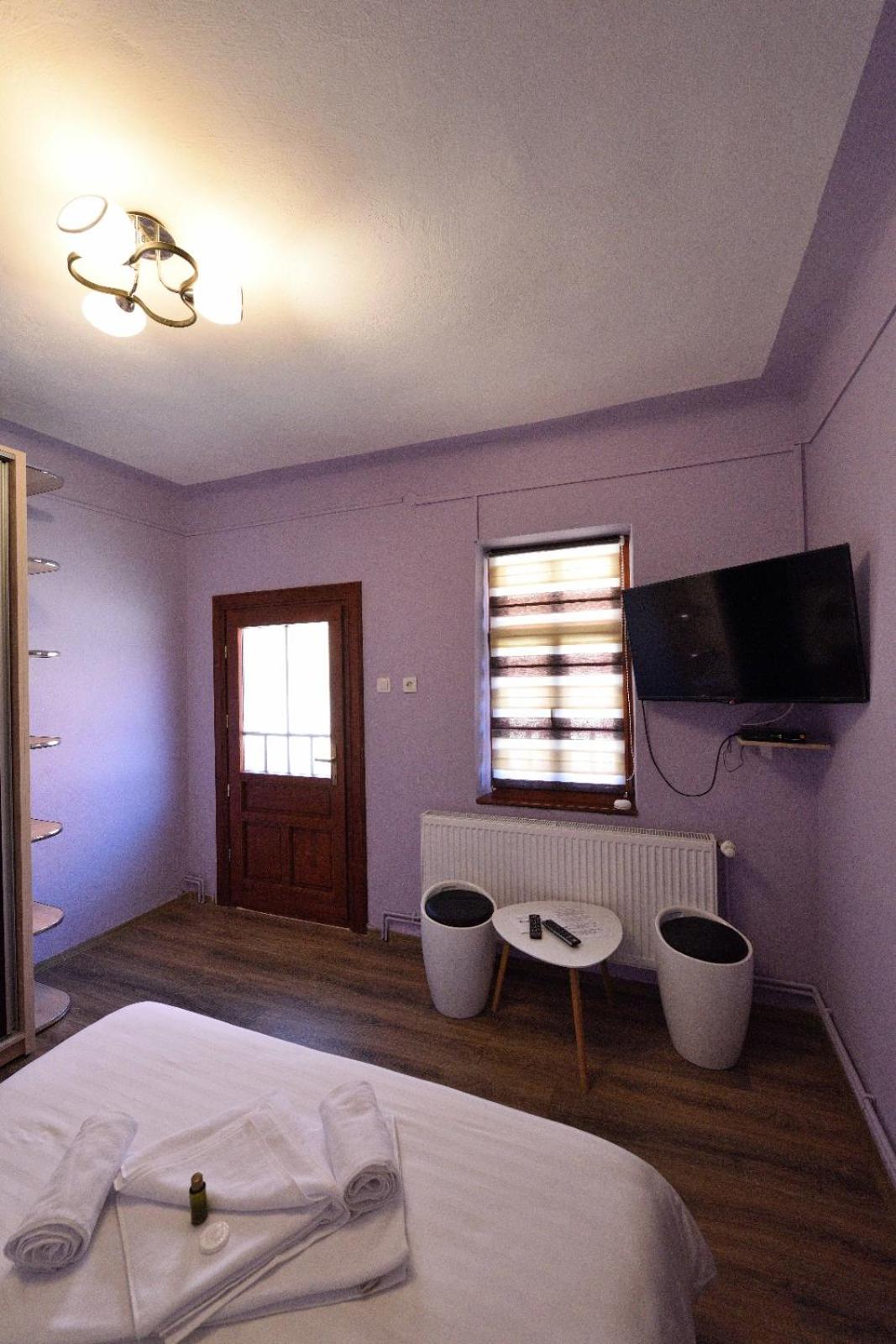 Double Room - Photo 5