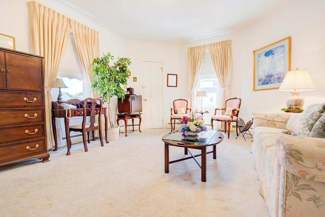 Deluxe Suite photo 2
