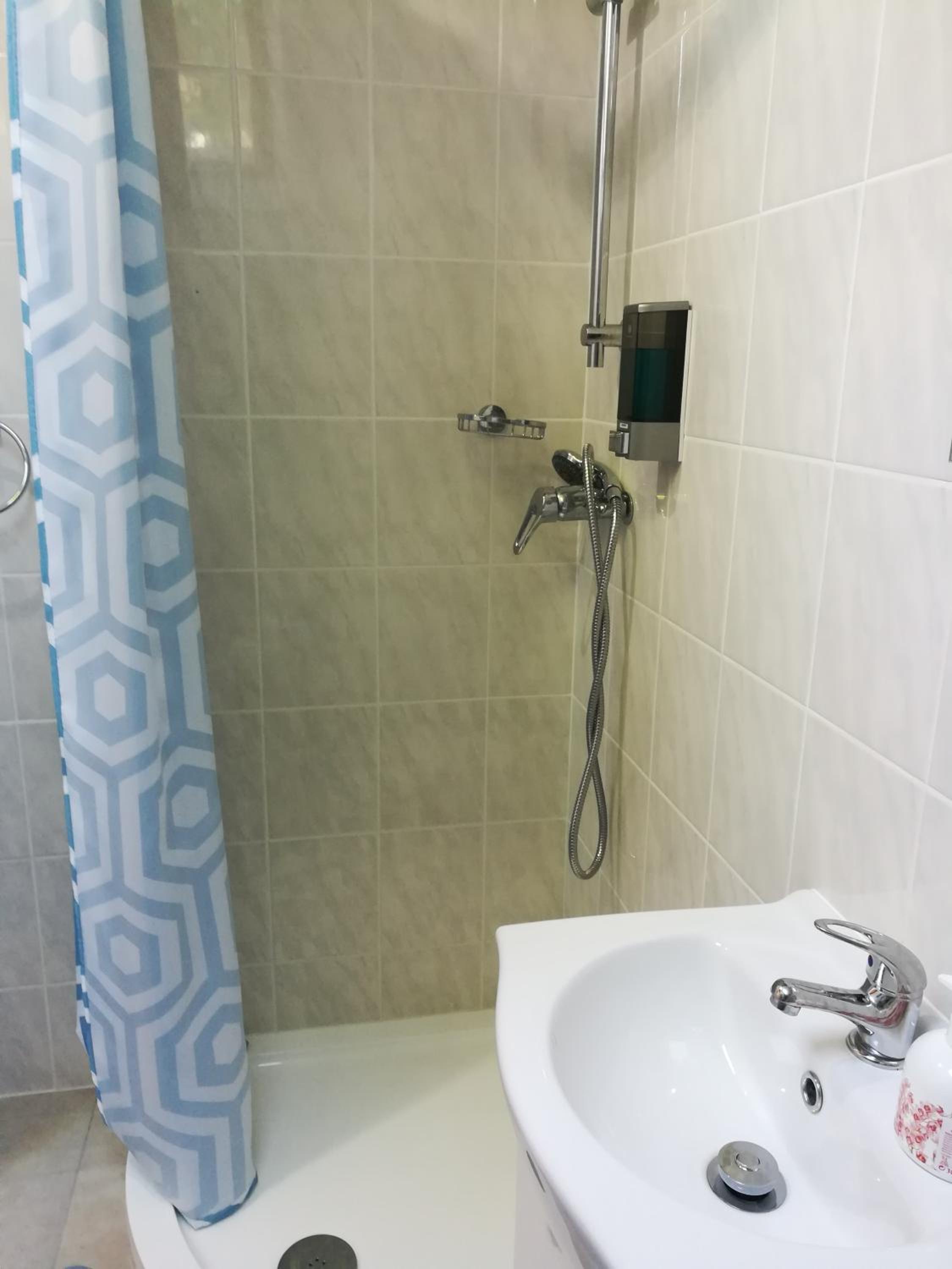 Twin Room with Shower - Photo 6