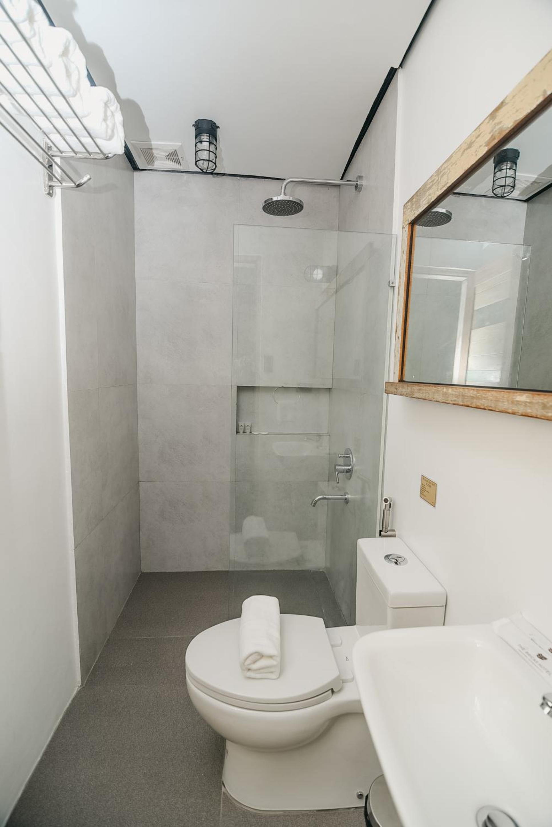 Standard Twin Room - Photo 2