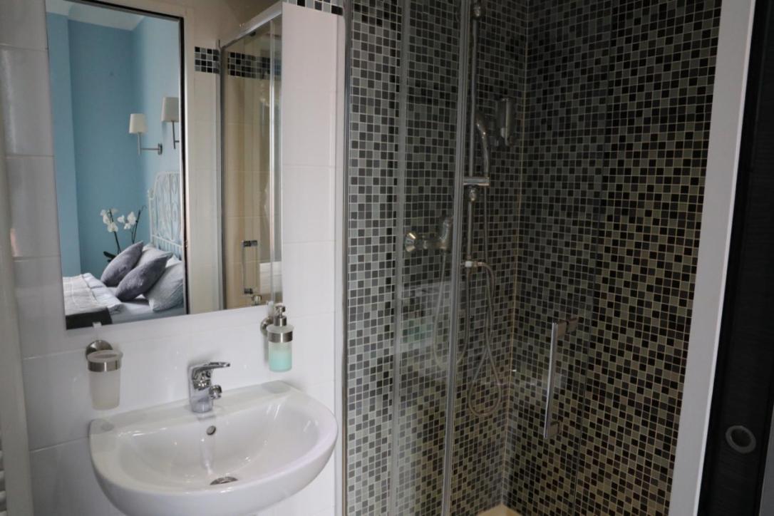 Studio Apartment thumbnail 5