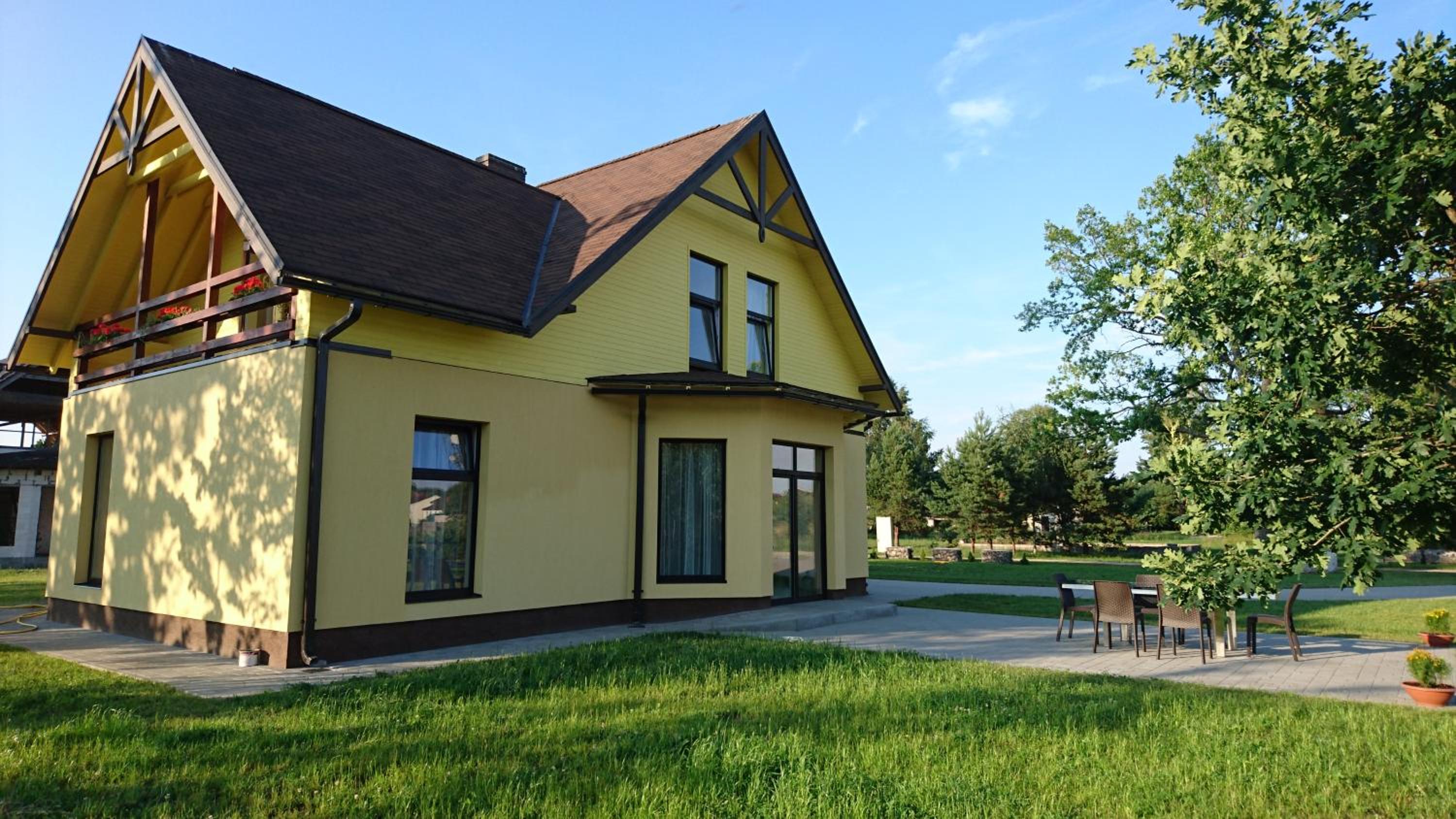 Six-Bedroom House - Photo 10