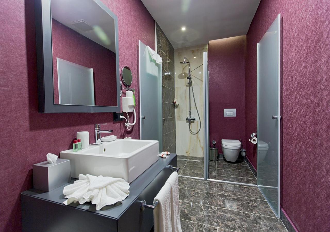 Standard King Room photo 3