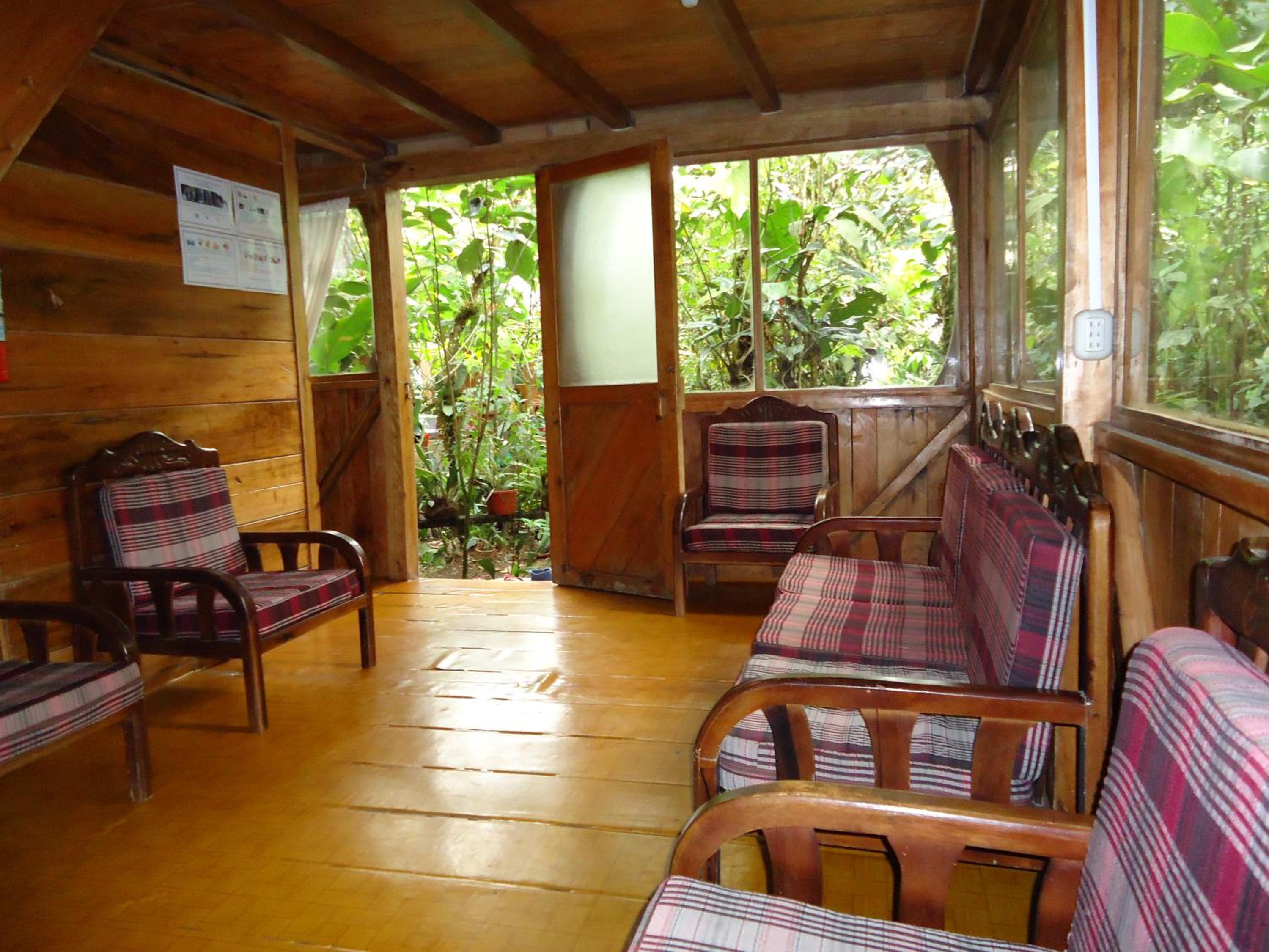 Bungalow (8 Adults)