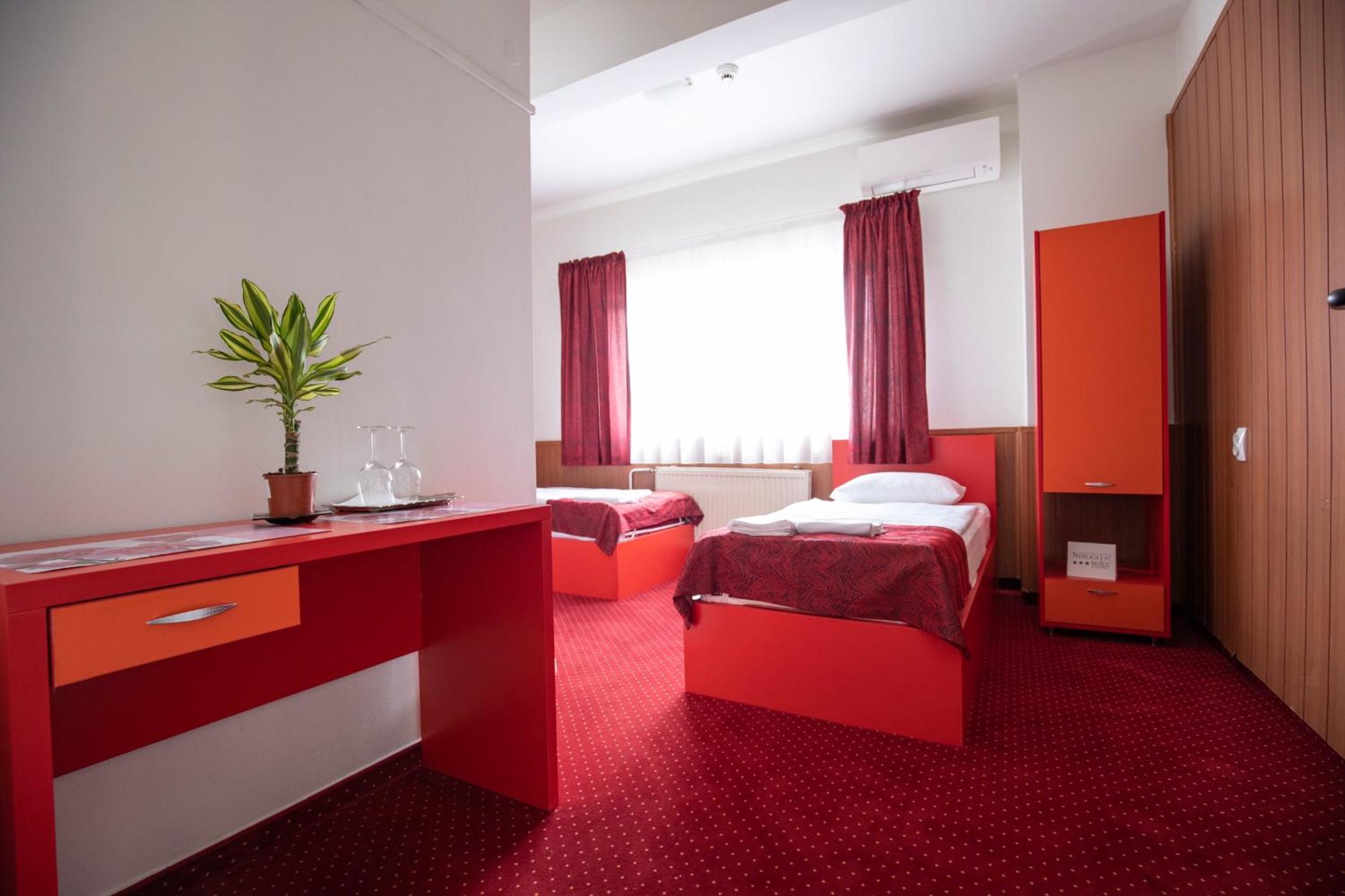 Deluxe Twin Room - Photo 1