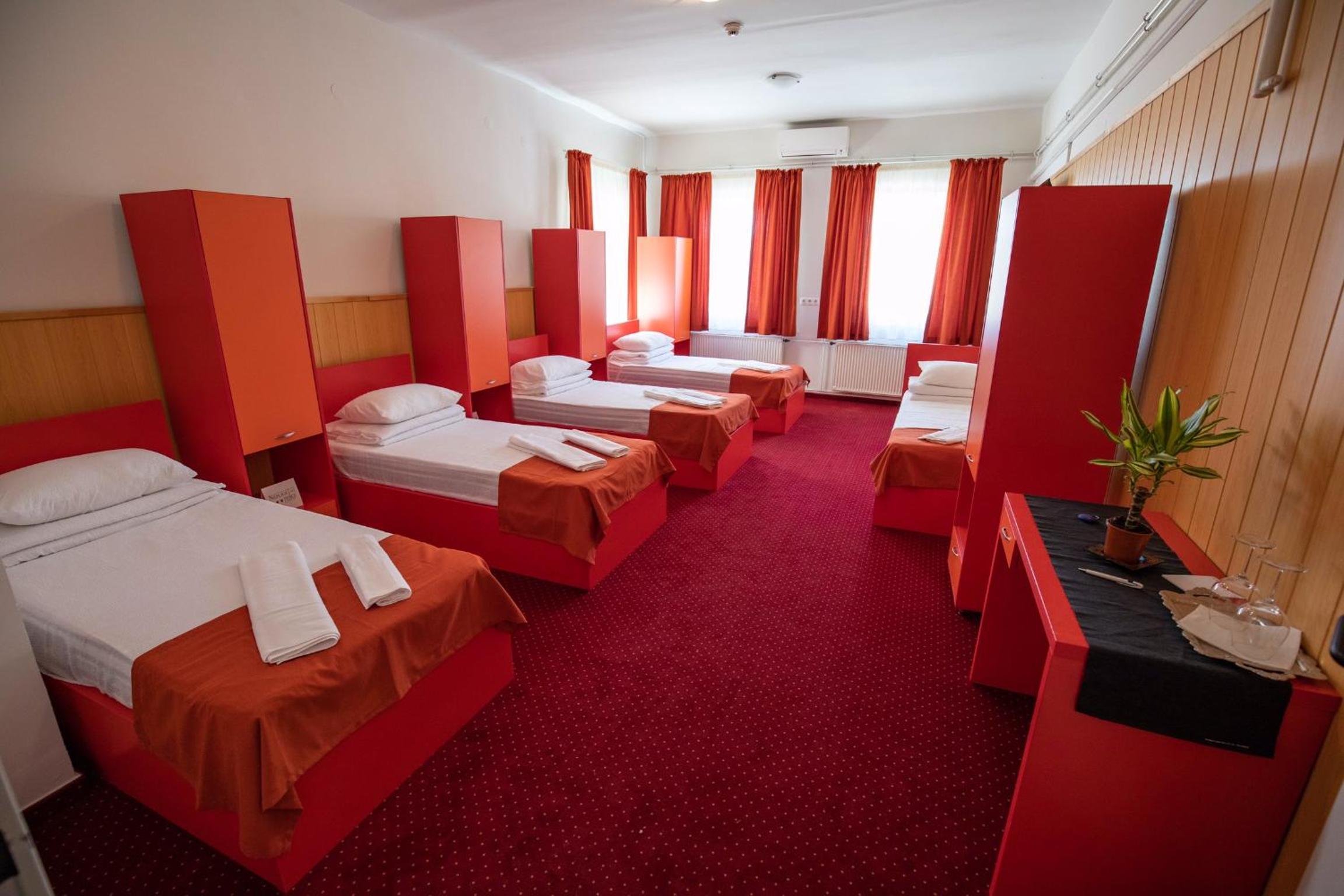 Deluxe Quadruple Room - Photo 1