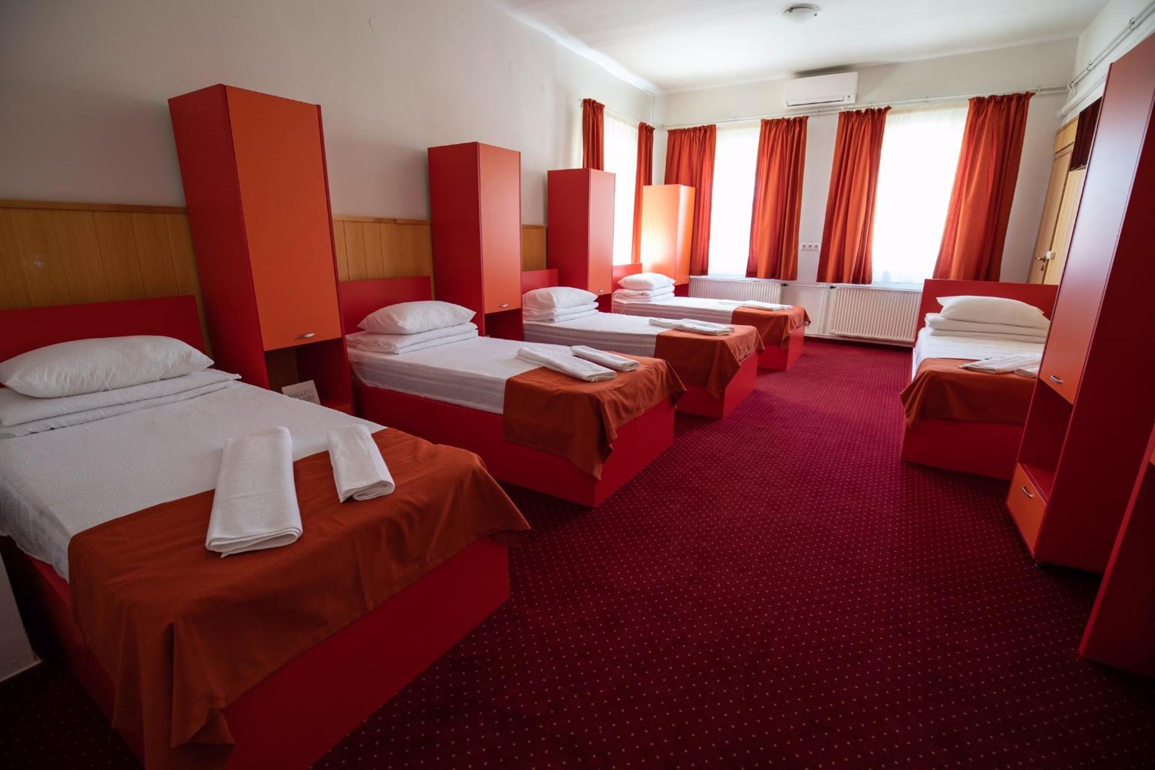 Deluxe Quadruple Room - Photo 2