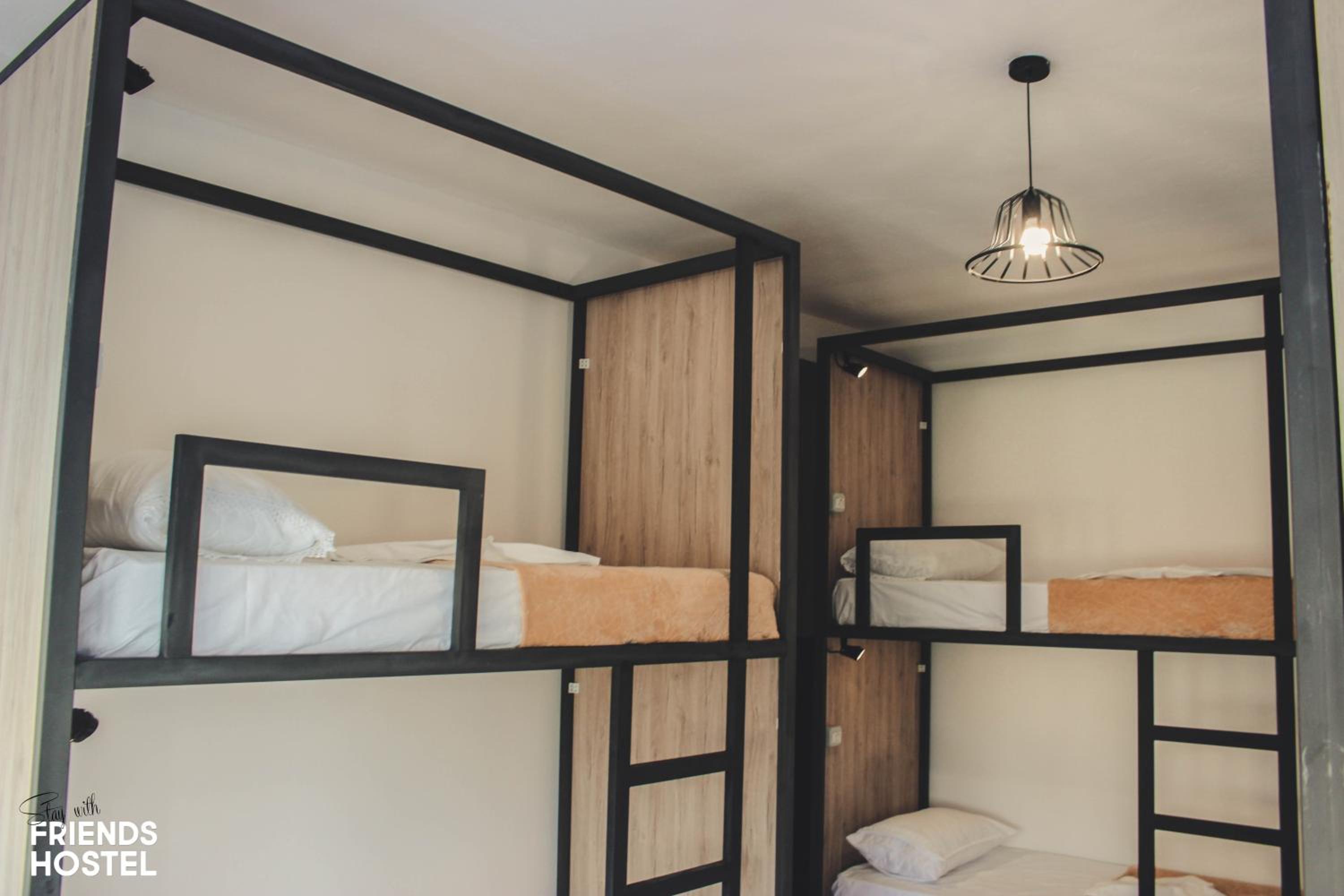 Bed in 8-Bed Mixed Dormitory Room photo 1