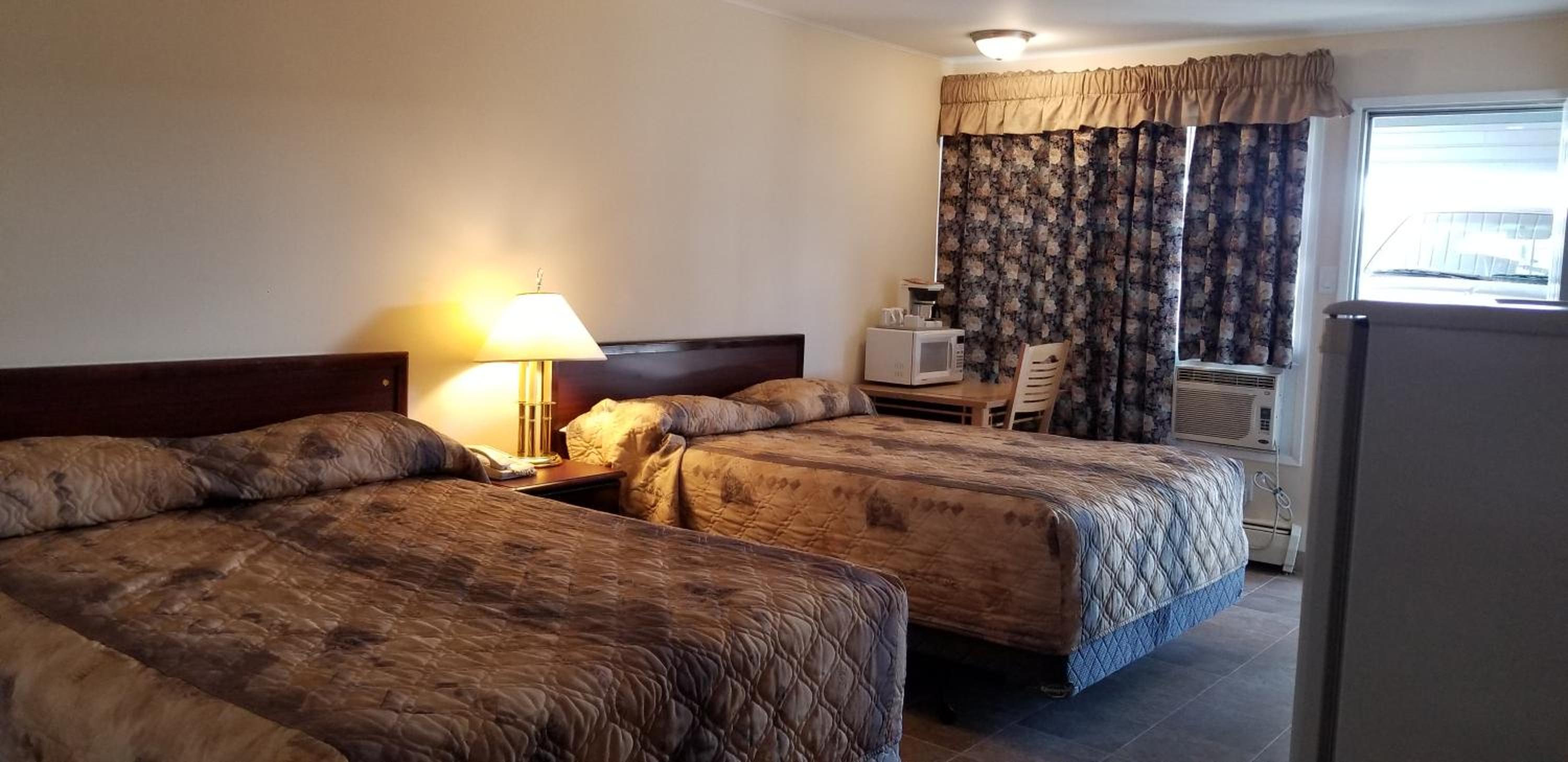 Standard Queen Room with Two Queen Beds photo 1
