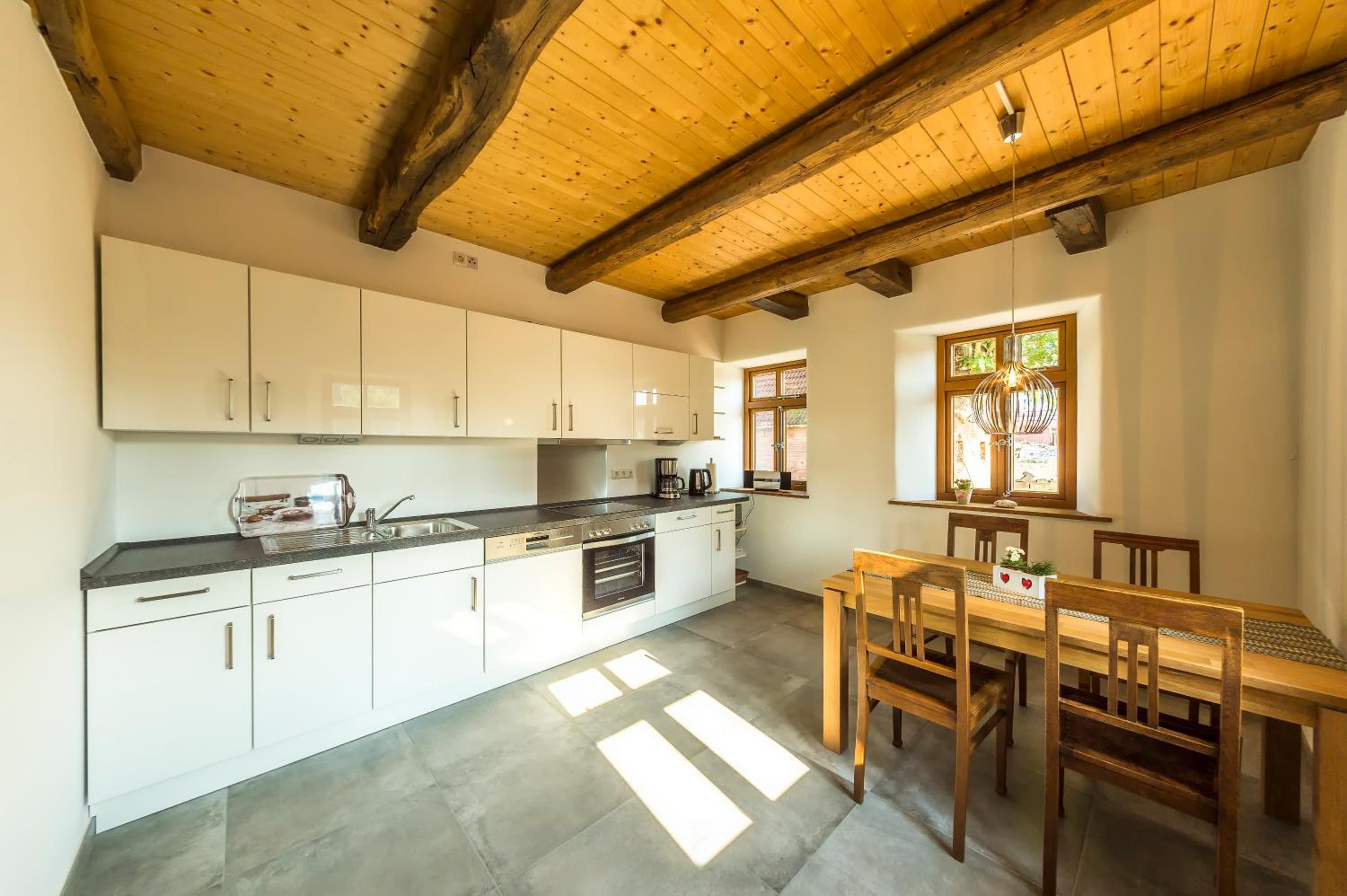 Apartment - Split Level - Photo 3