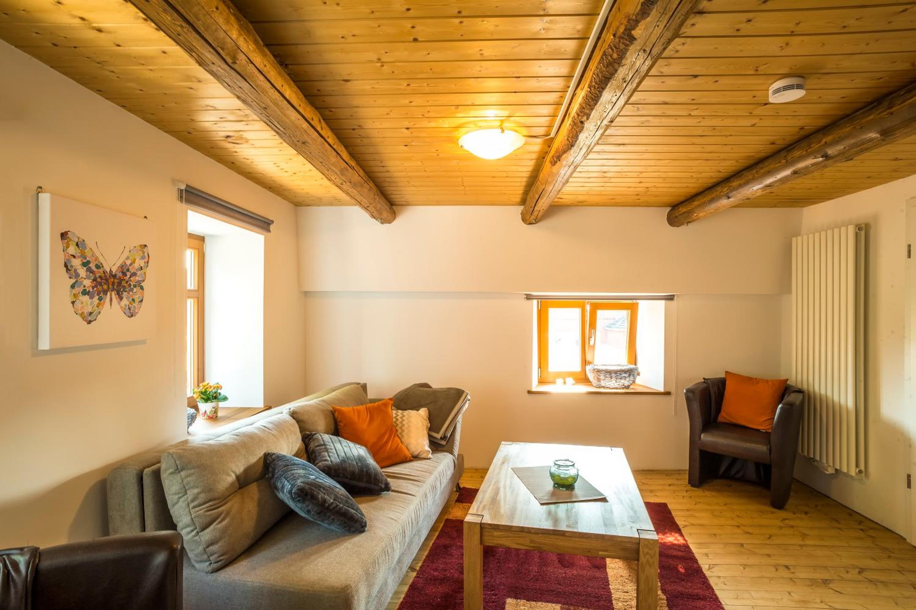 Apartment - Split Level - Photo 2