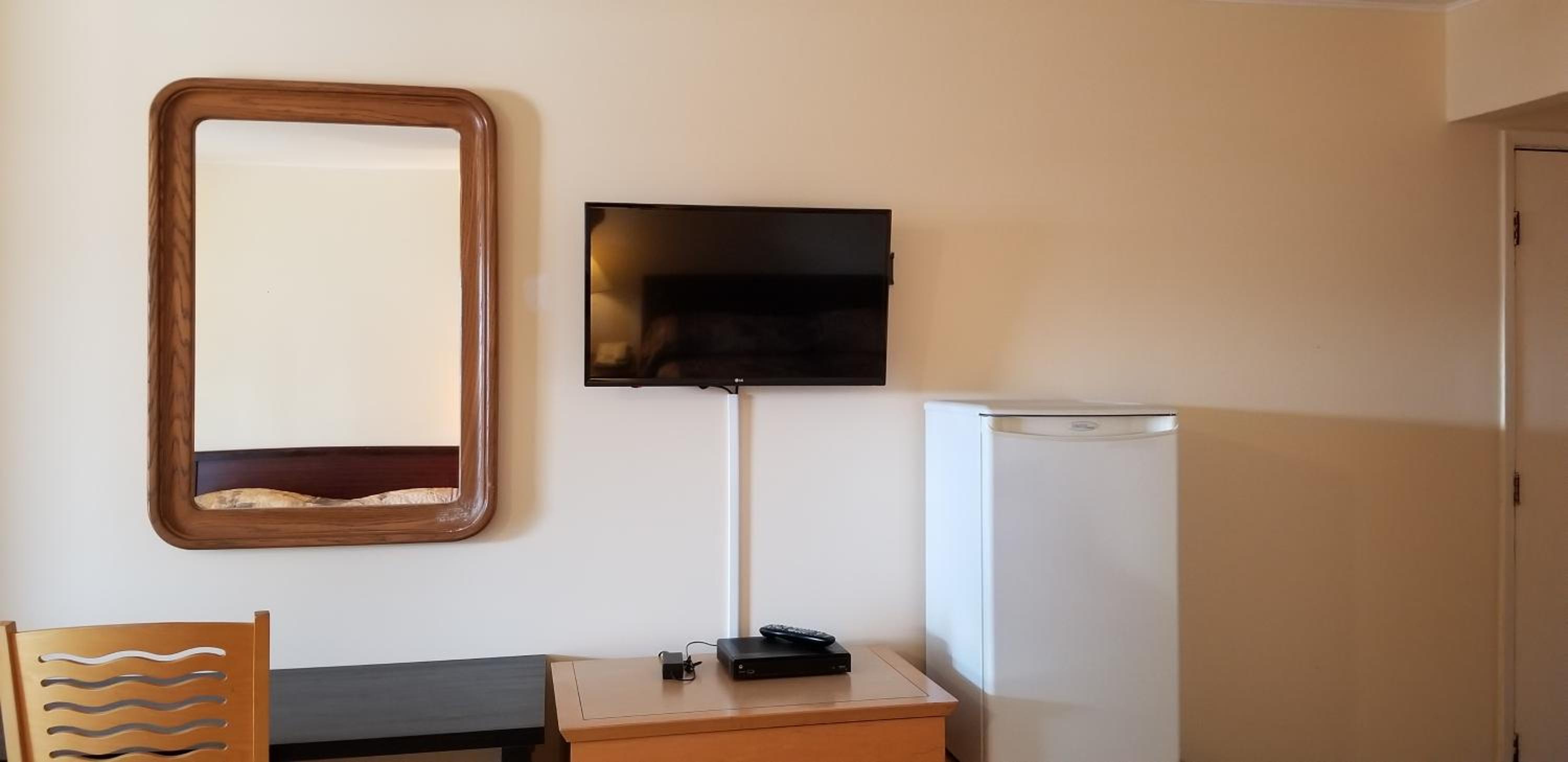 Standard Queen Room with Two Queen Beds photo 3