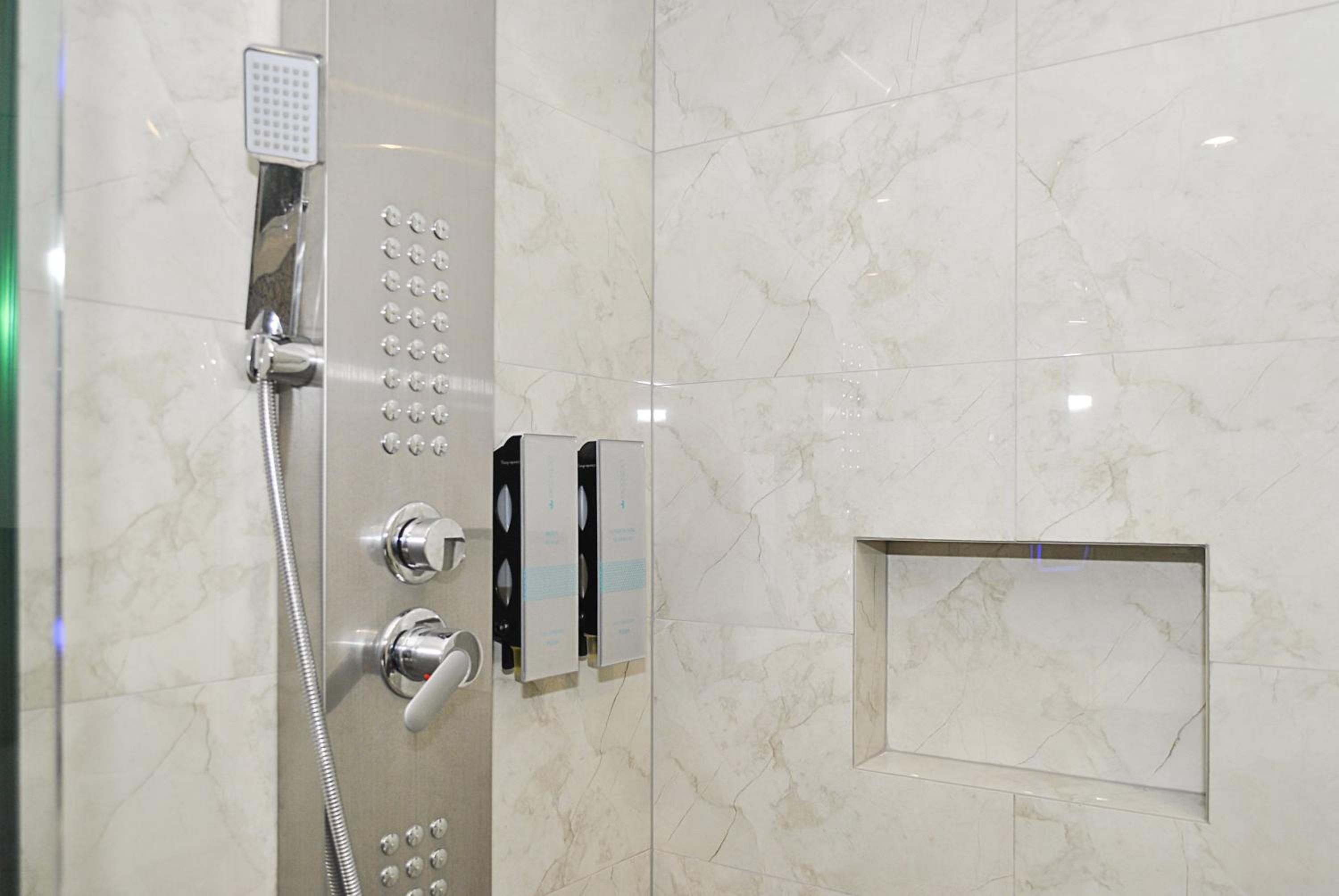 Premium Executive Studio with Bath photo 3