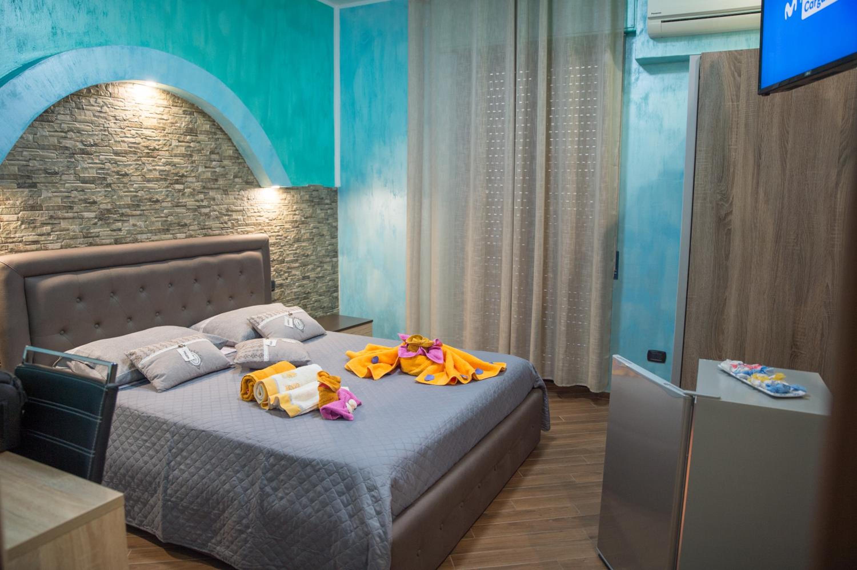 Deluxe Double Room with Balcony photo 2
