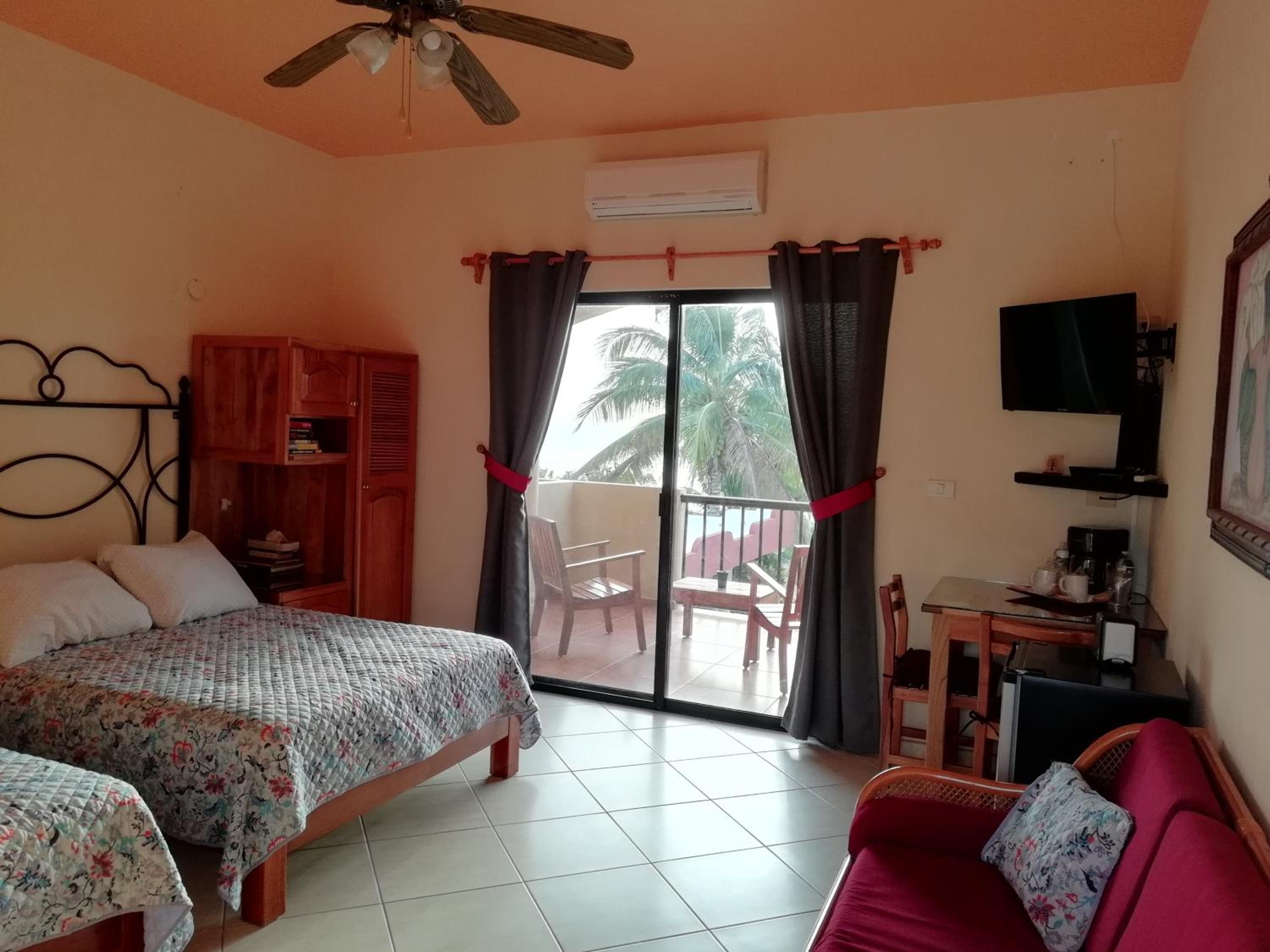 Double Room with Balcony and Sea View photo 1