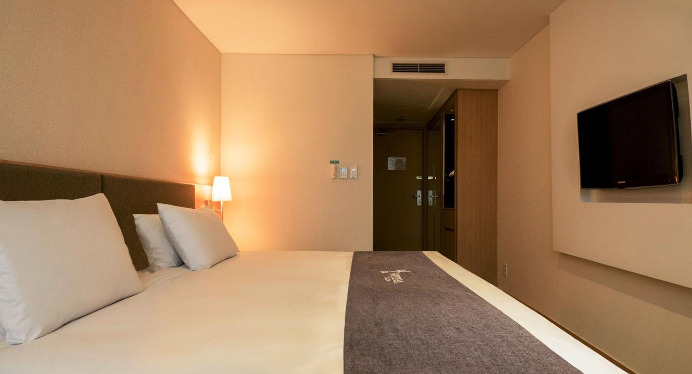 Deluxe Double Room with Bath photo 3