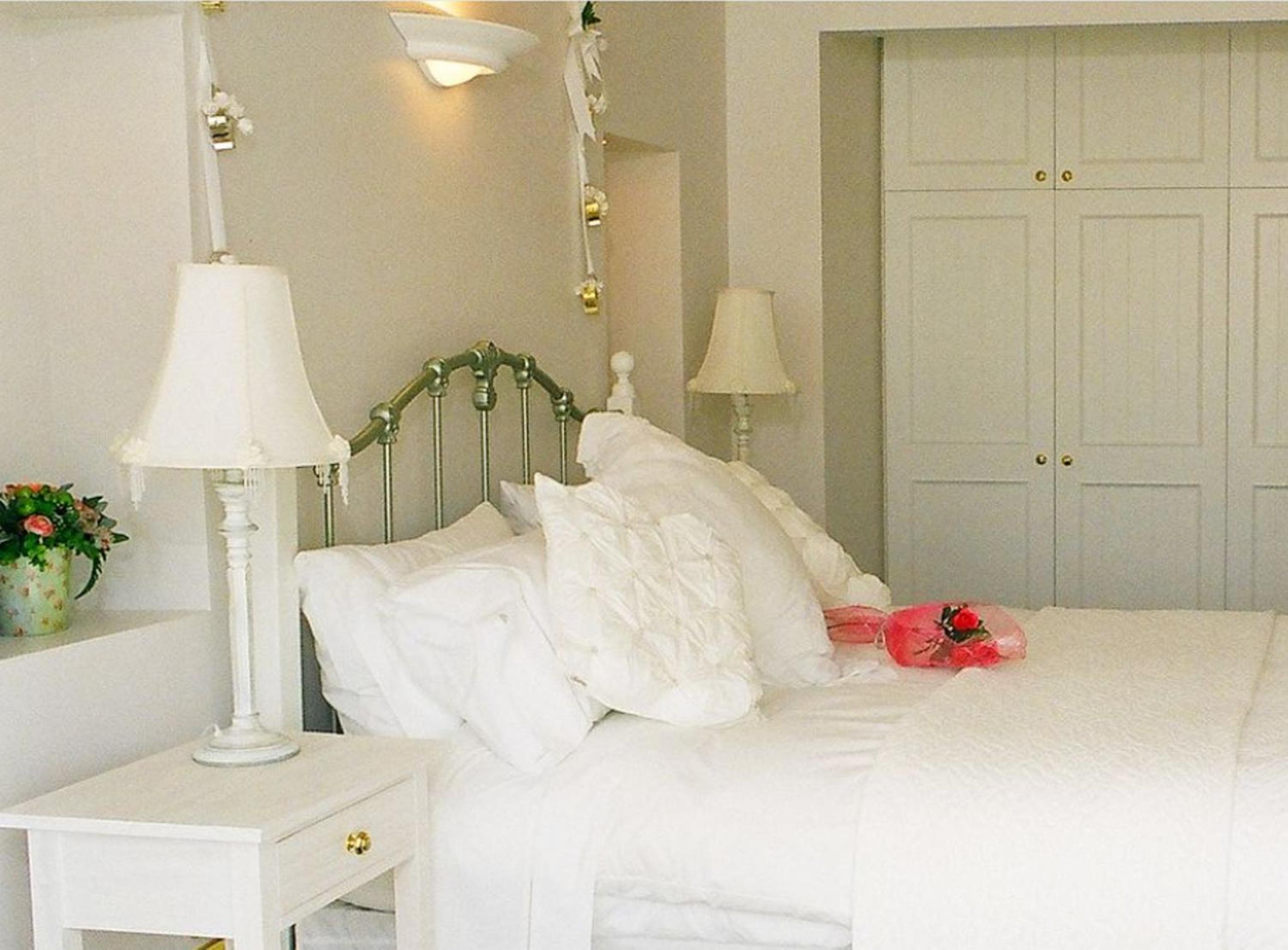 Queen Room with Private Patio - Photo 2