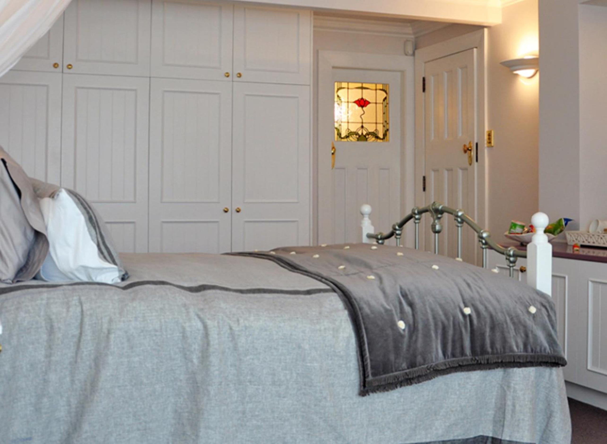Queen Room with Private Patio - Photo 11