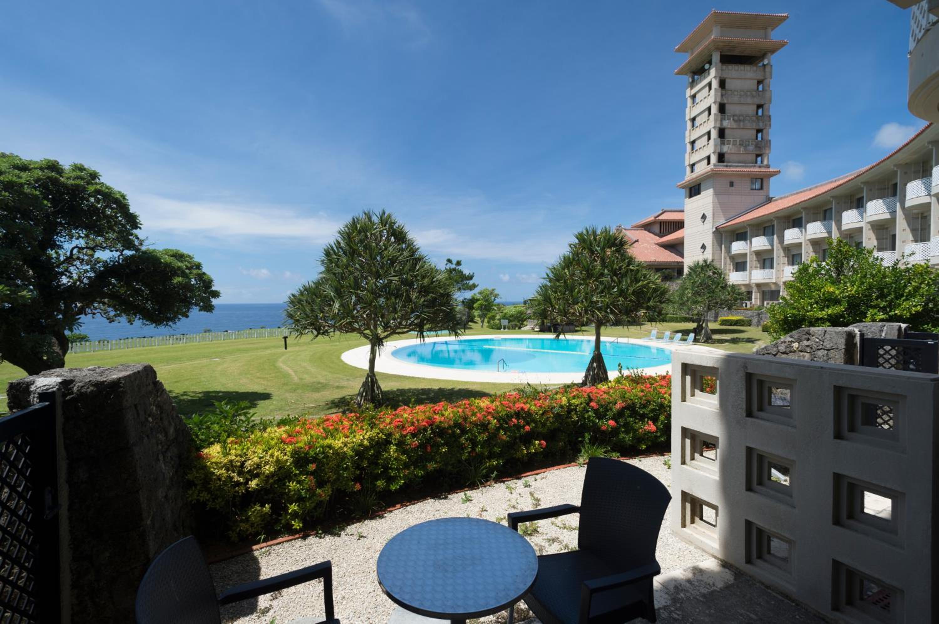 Twin Room with Sea View and Balcony - Low Floor photo 2