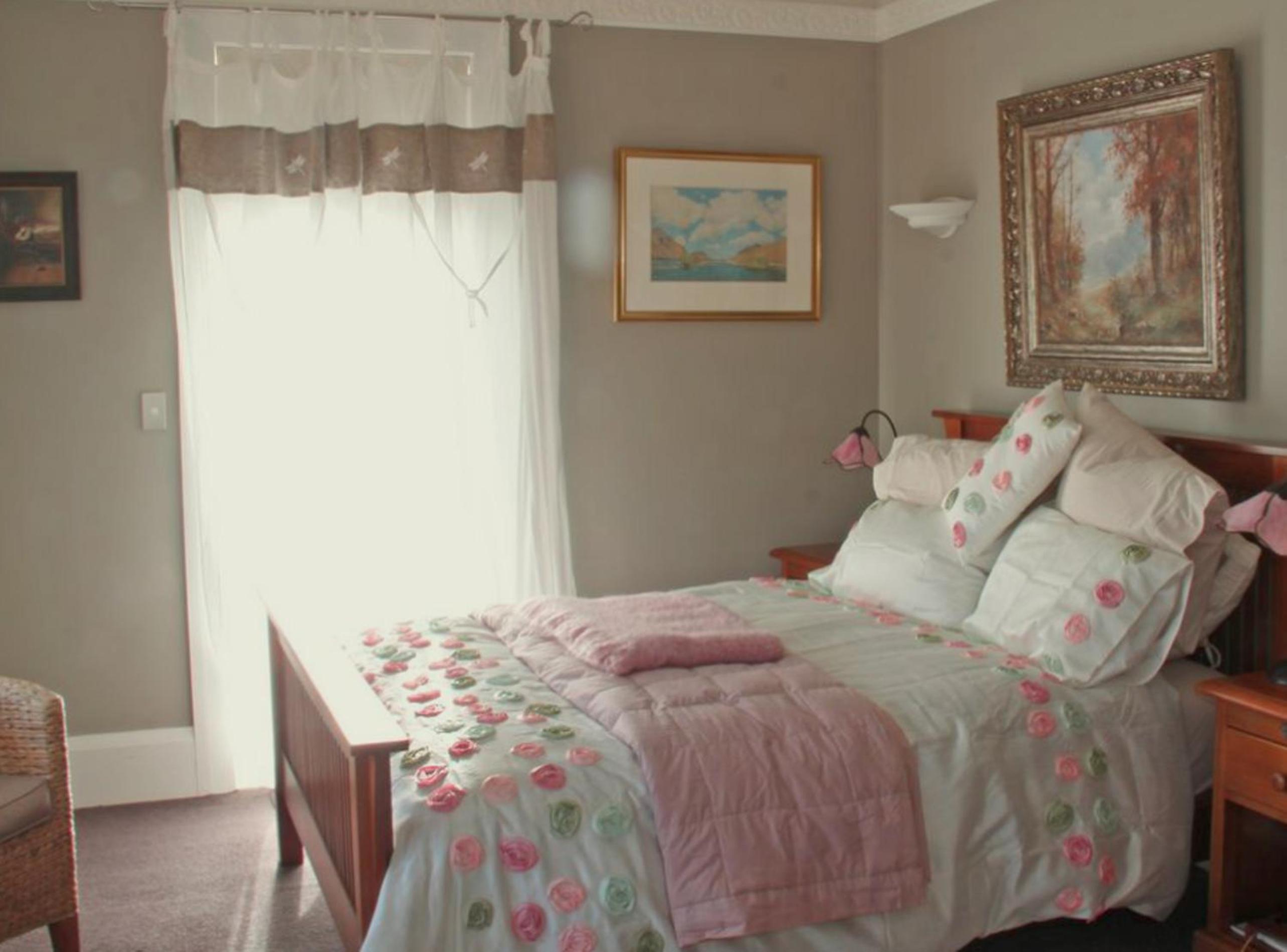 Queen Room with Garden View - Photo 7