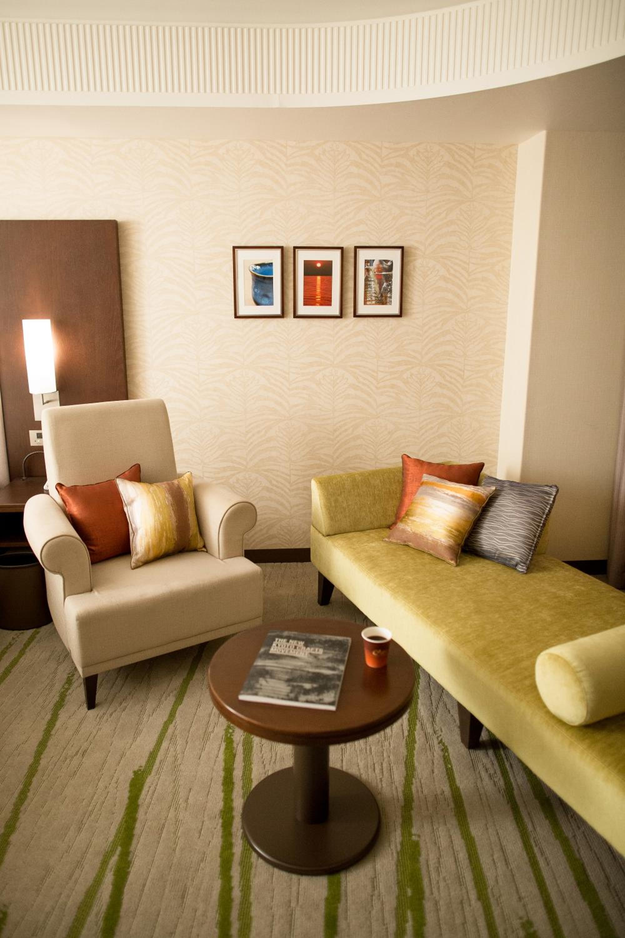 Executive Twin Room 33F 35F - Non-Smoking - Photo 3