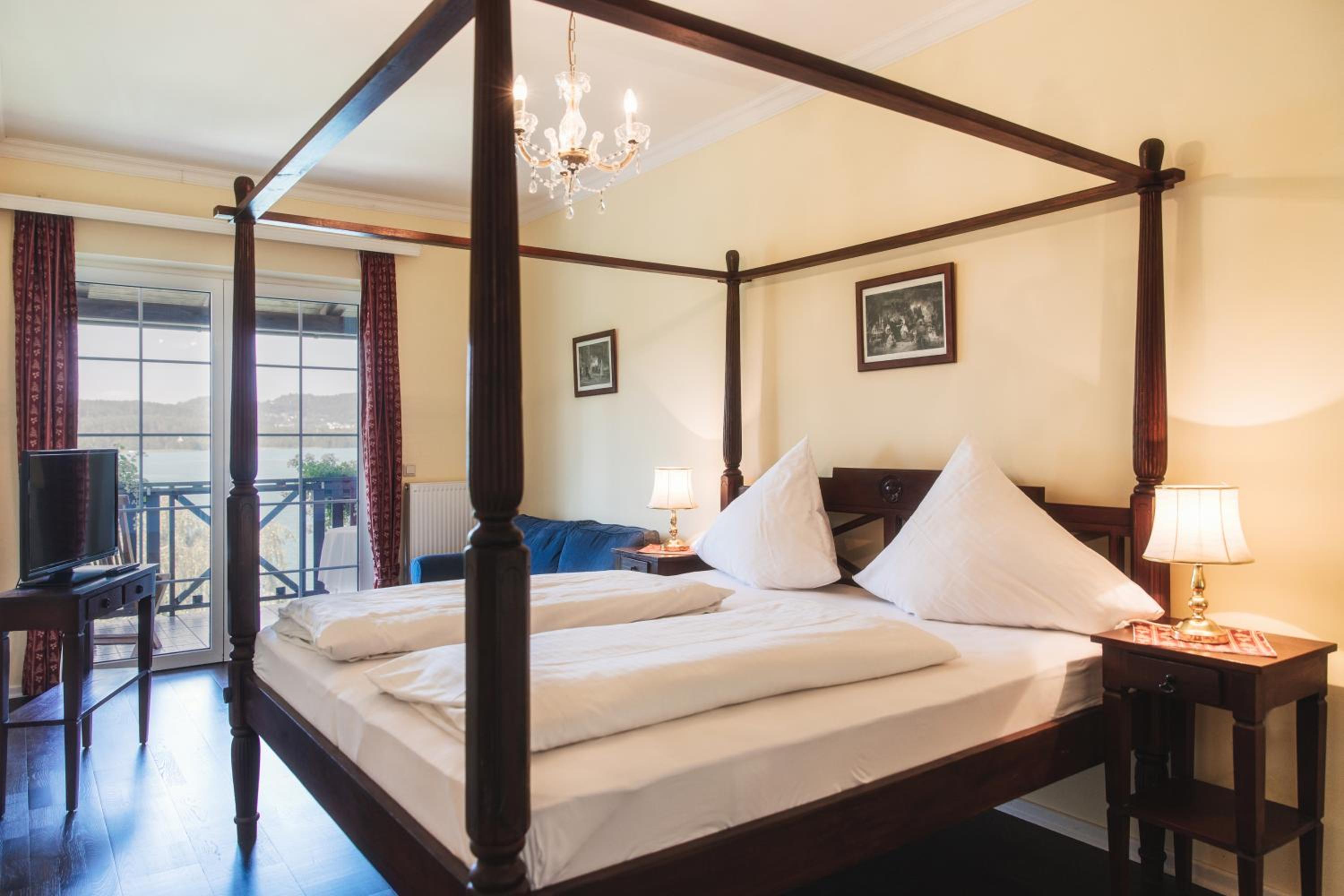 Junior Suite Balcony and Lake View photo 1