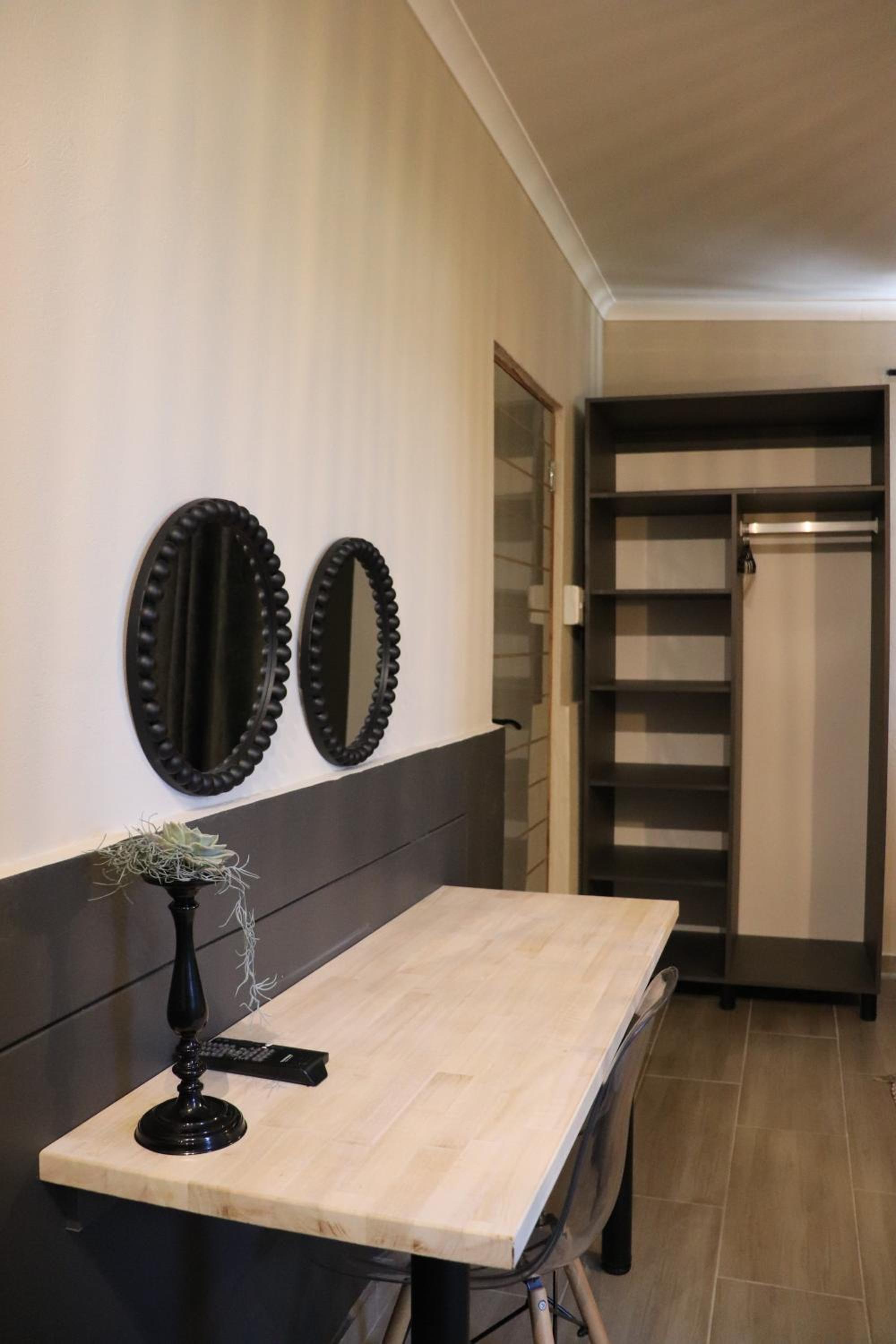 Deluxe Double Room with Shower photo 3